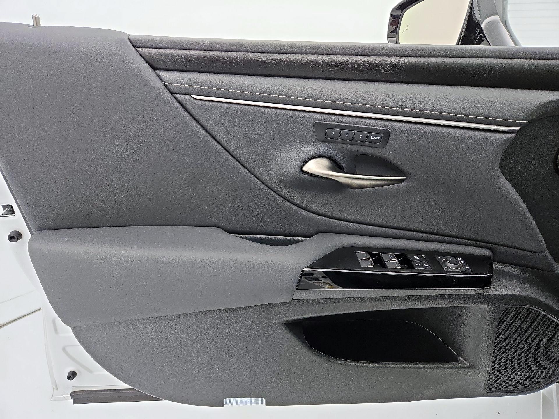 Thumbnail: 2024 Lexus ES - 12