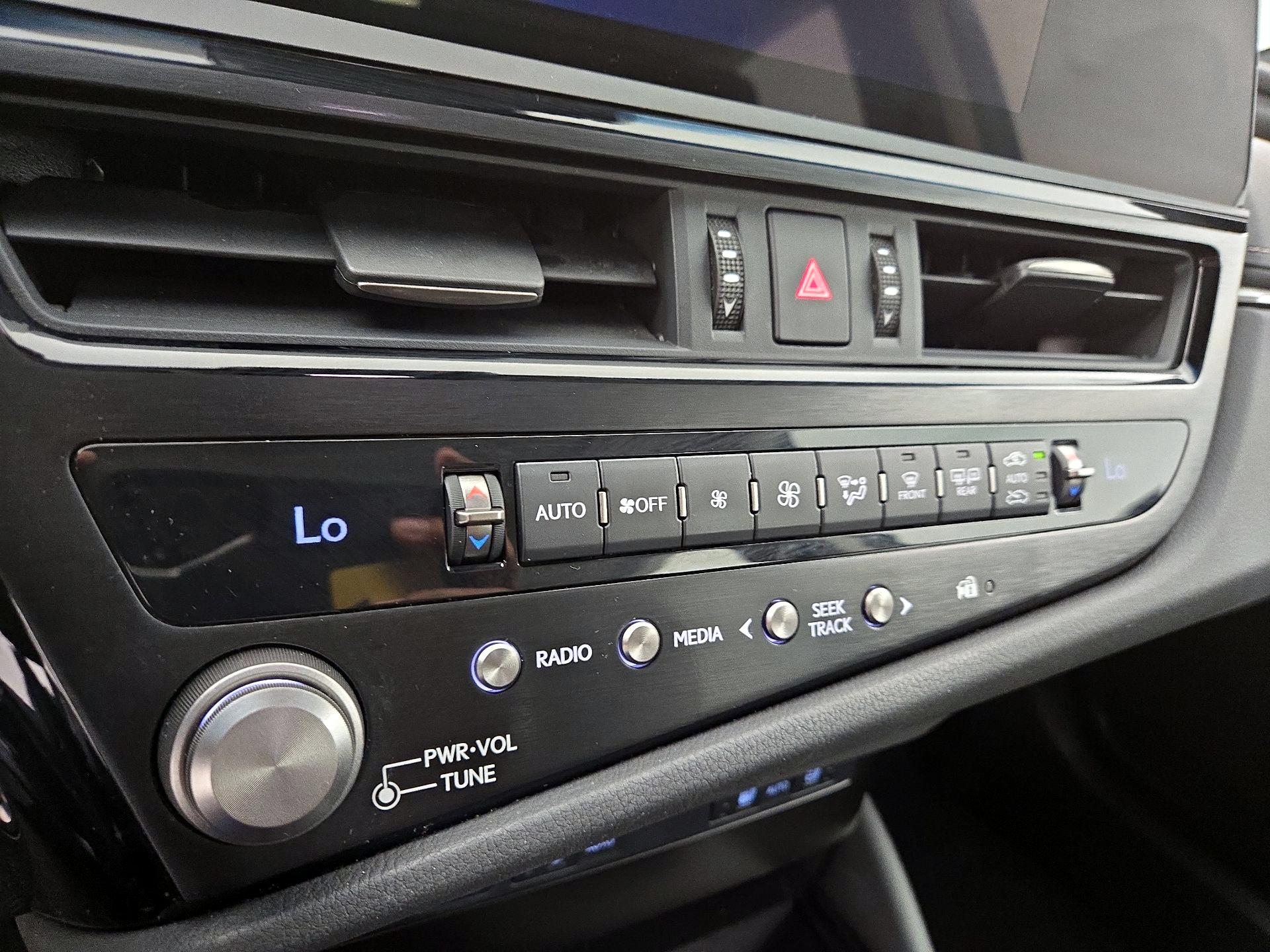 Thumbnail: 2024 Lexus ES - 15
