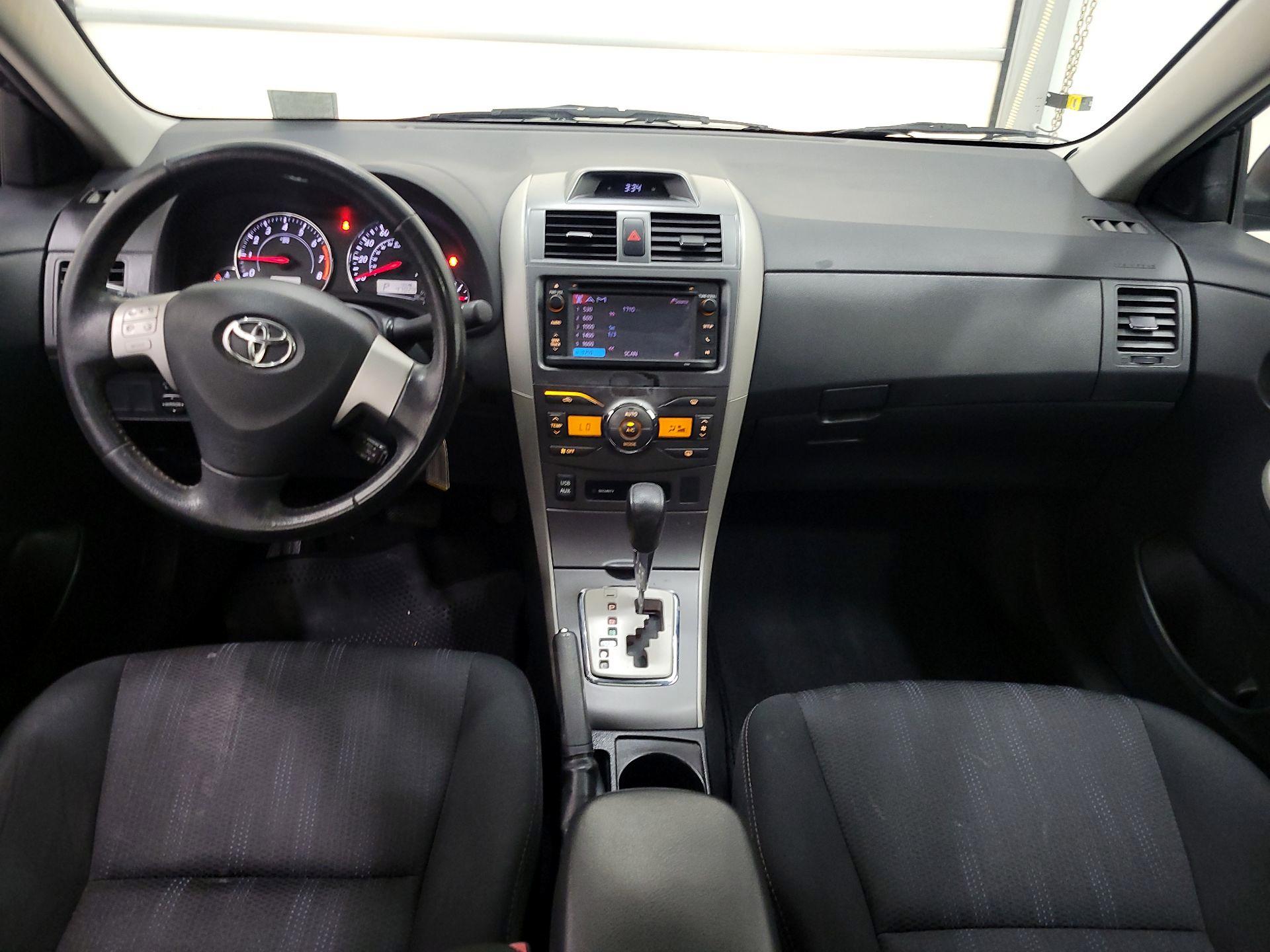 Thumbnail: 2013 Toyota Corolla - 9