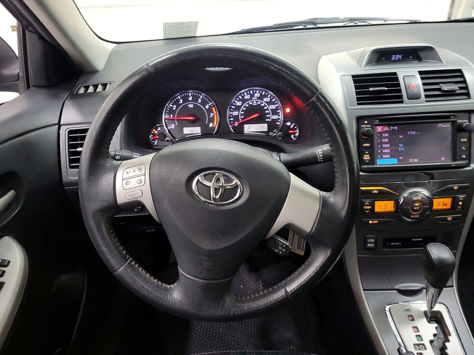 Thumbnail: 2013 Toyota Corolla - 10
