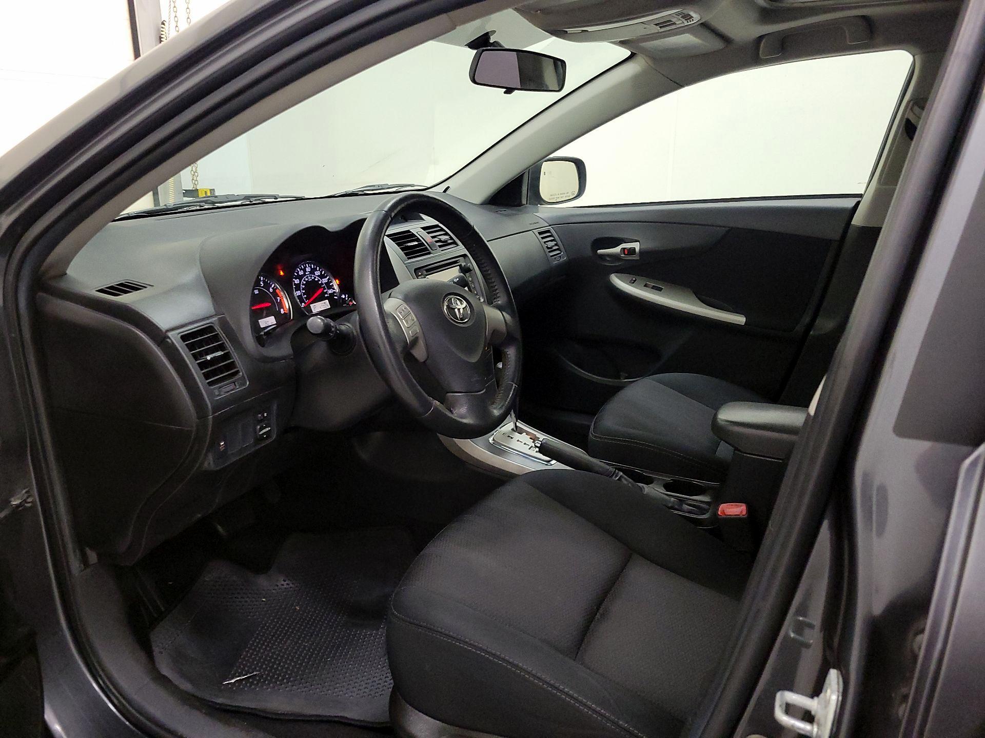 Thumbnail: 2013 Toyota Corolla - 11
