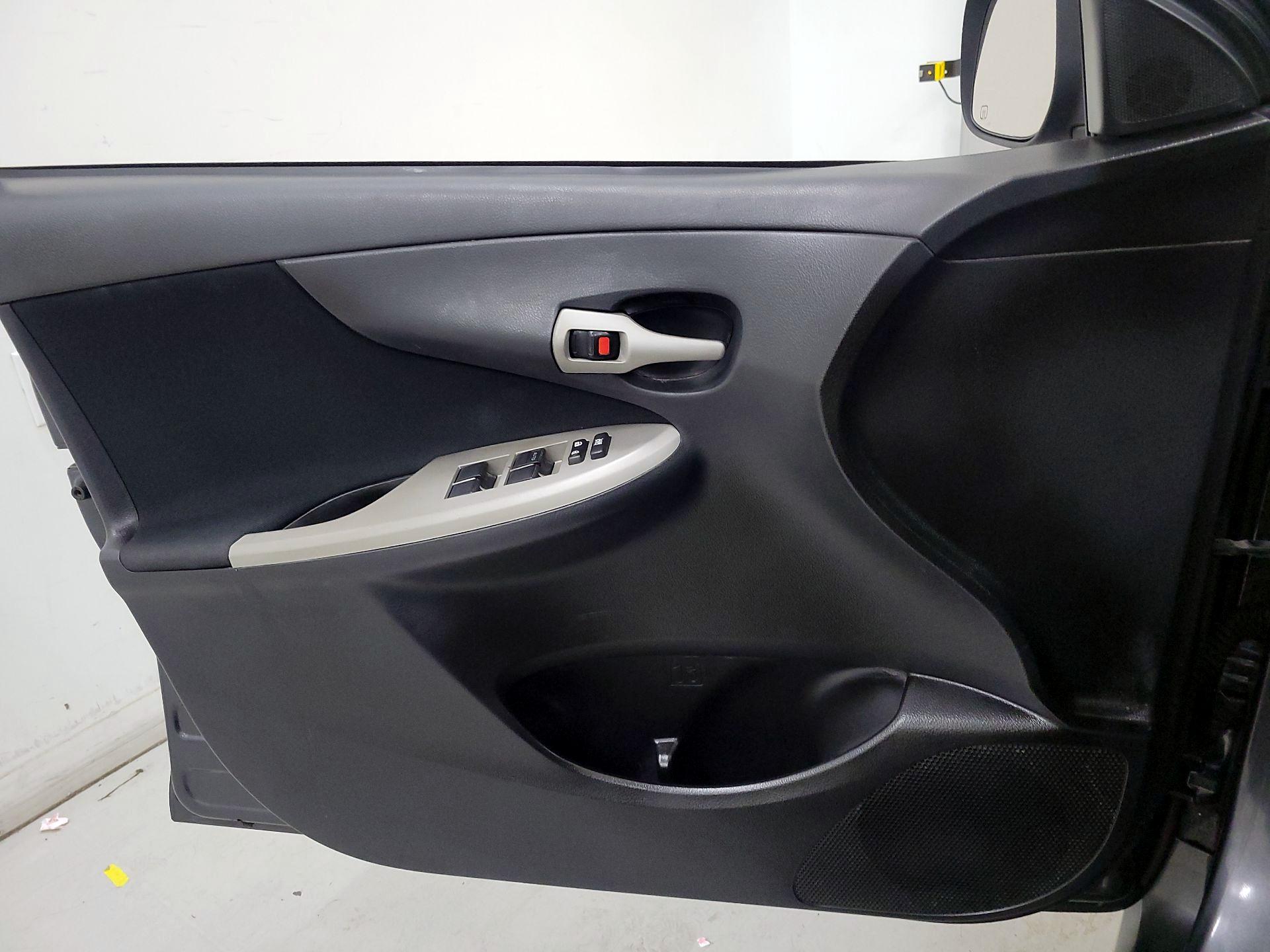 Thumbnail: 2013 Toyota Corolla - 12