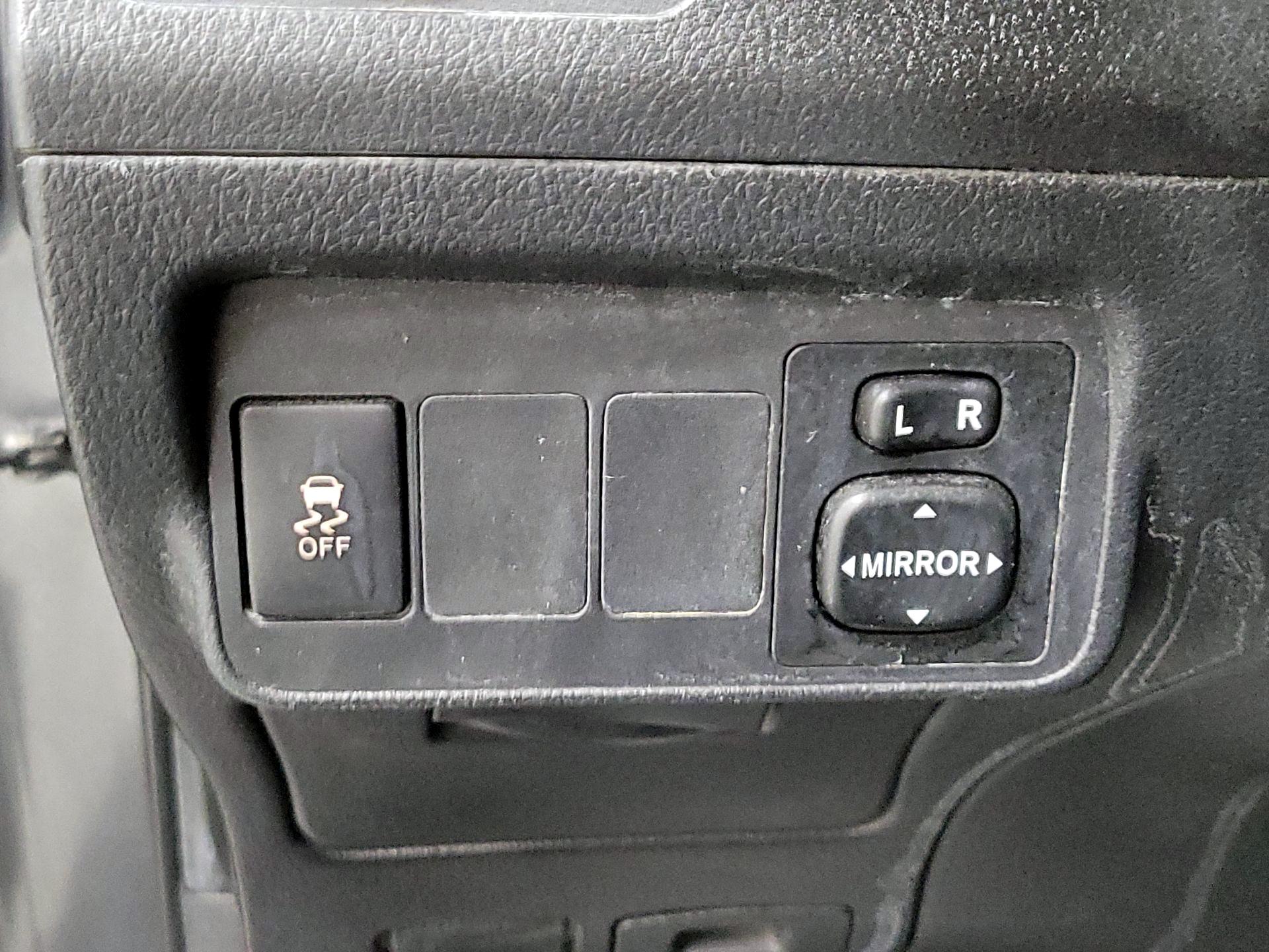 Thumbnail: 2013 Toyota Corolla - 13