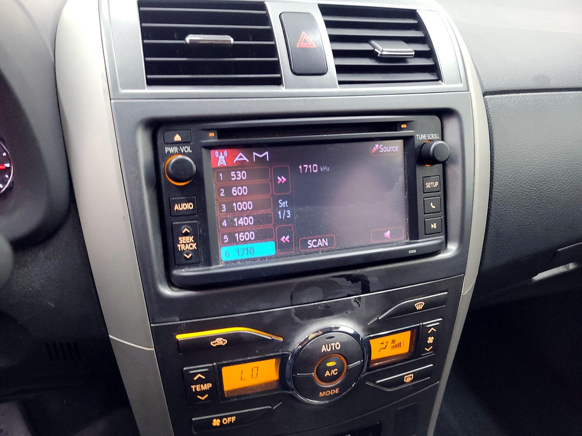 Thumbnail: 2013 Toyota Corolla - 14