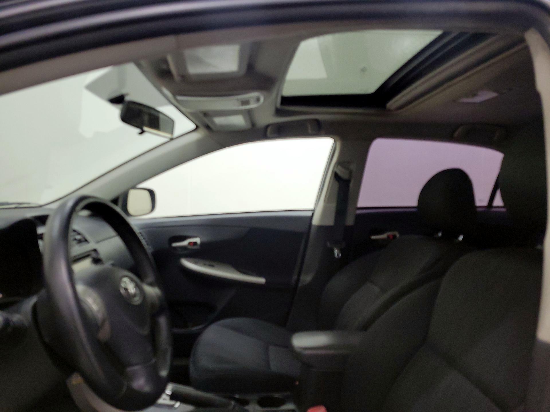 Thumbnail: 2013 Toyota Corolla - 18