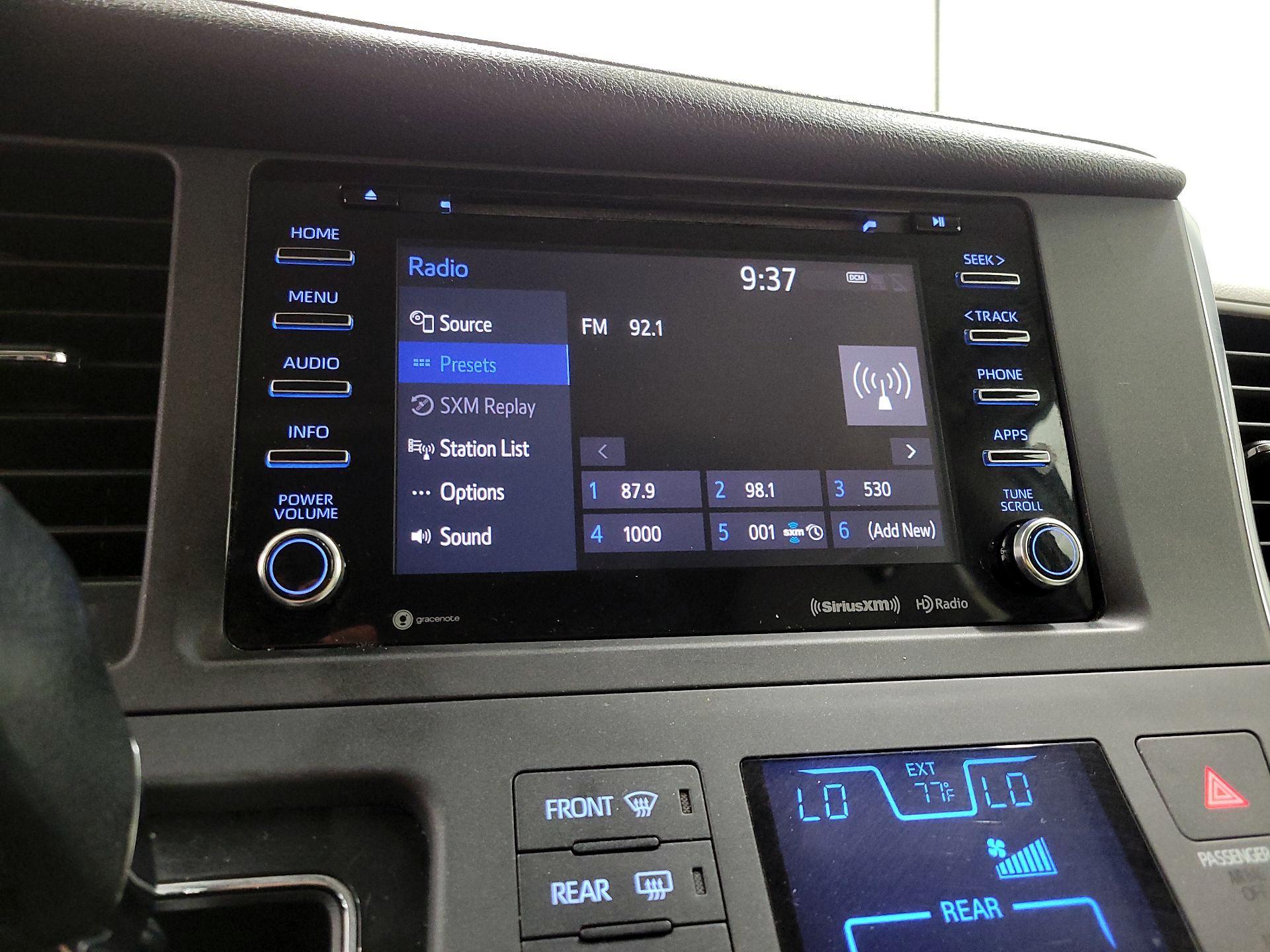 Thumbnail: 2018 Toyota Sienna - 15