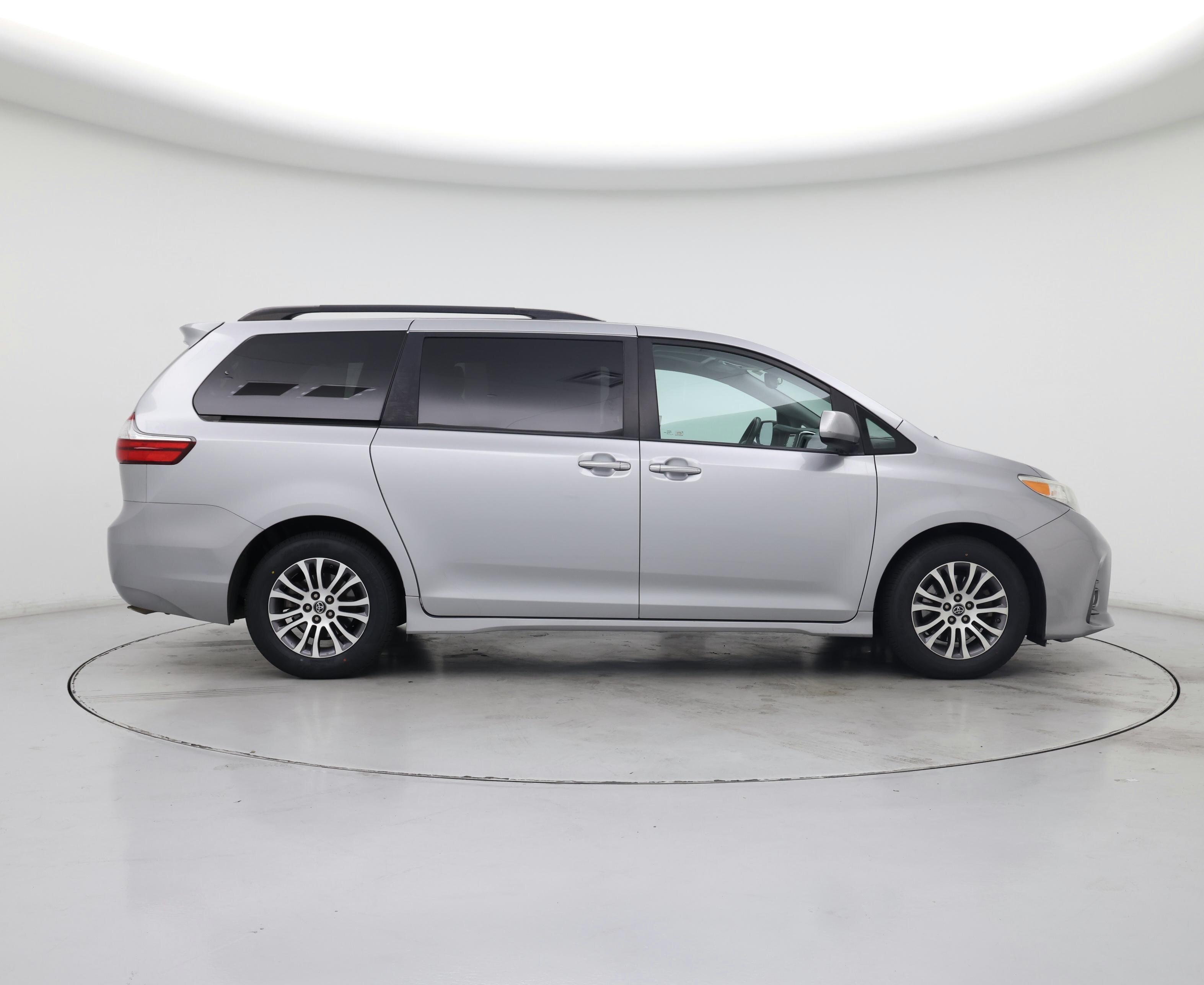 Thumbnail: 2018 Toyota Sienna - 7