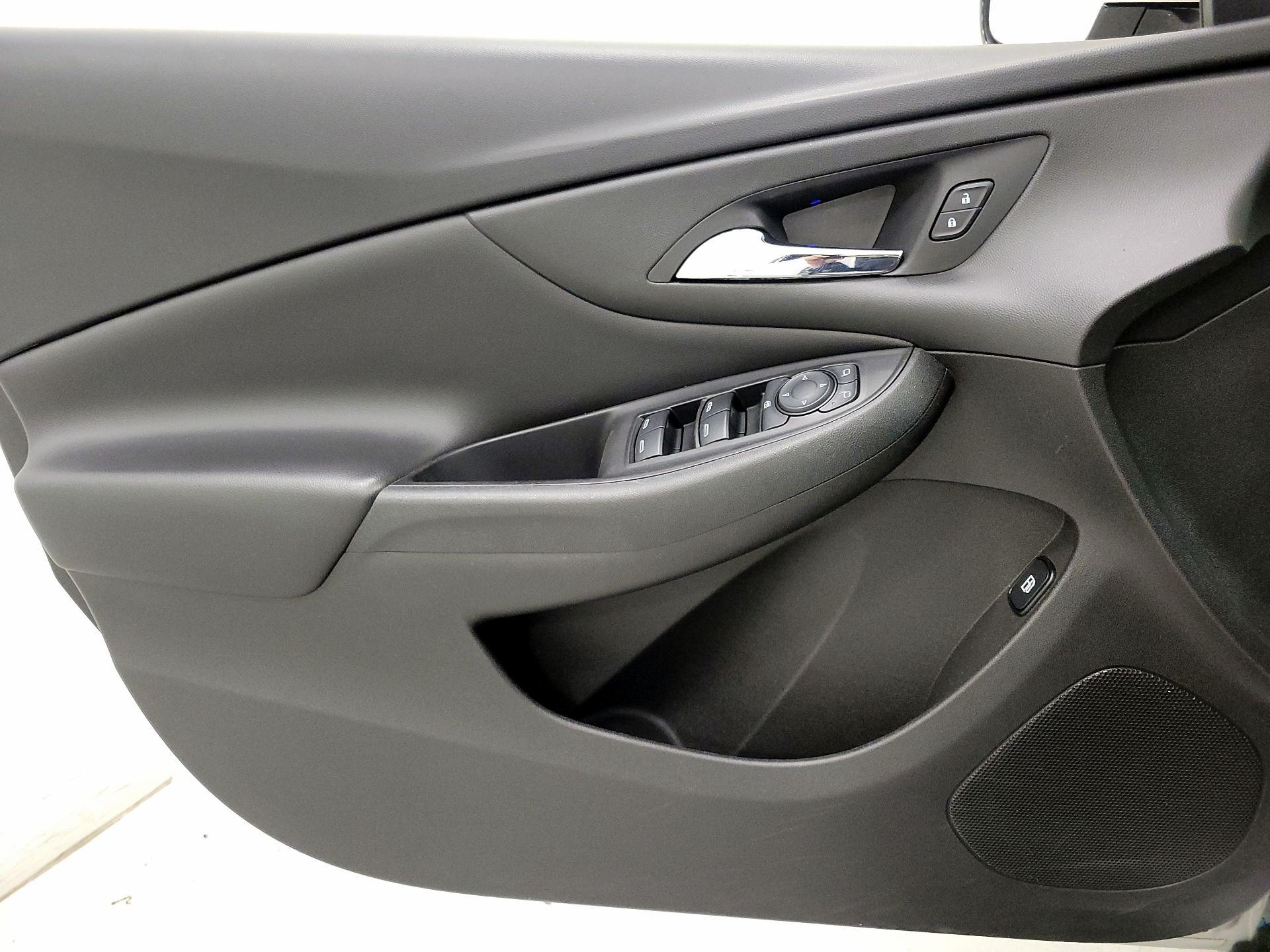 Thumbnail: 2017 Chevrolet Volt - 12