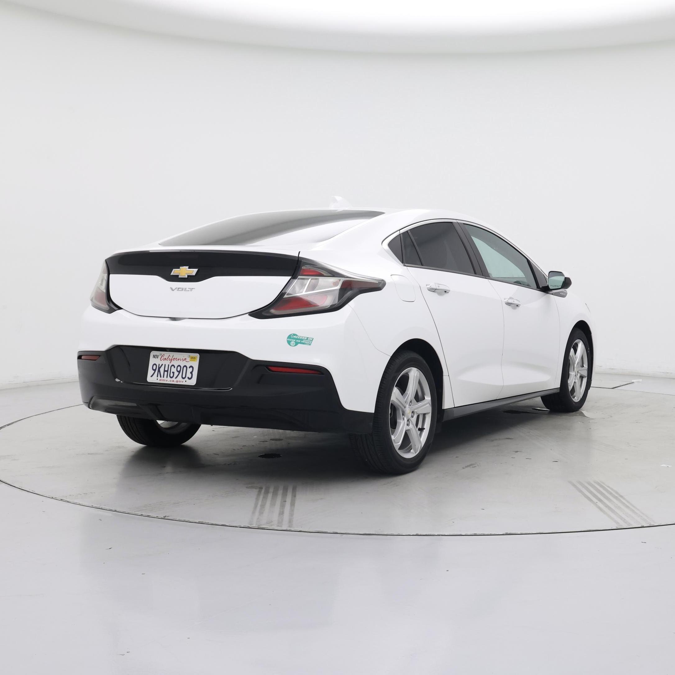 Thumbnail: 2017 Chevrolet Volt - 8