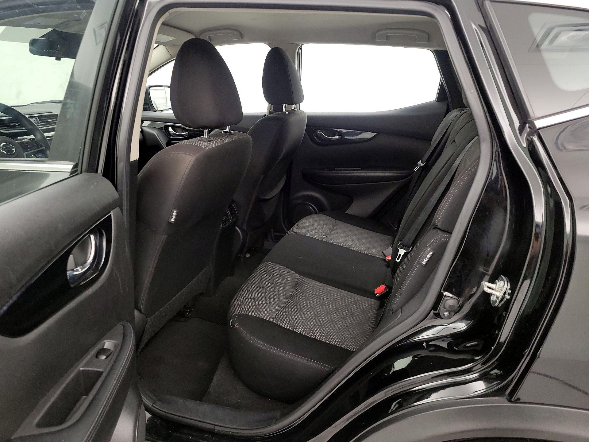 Thumbnail: 2020 Nissan Rogue Sport - 19