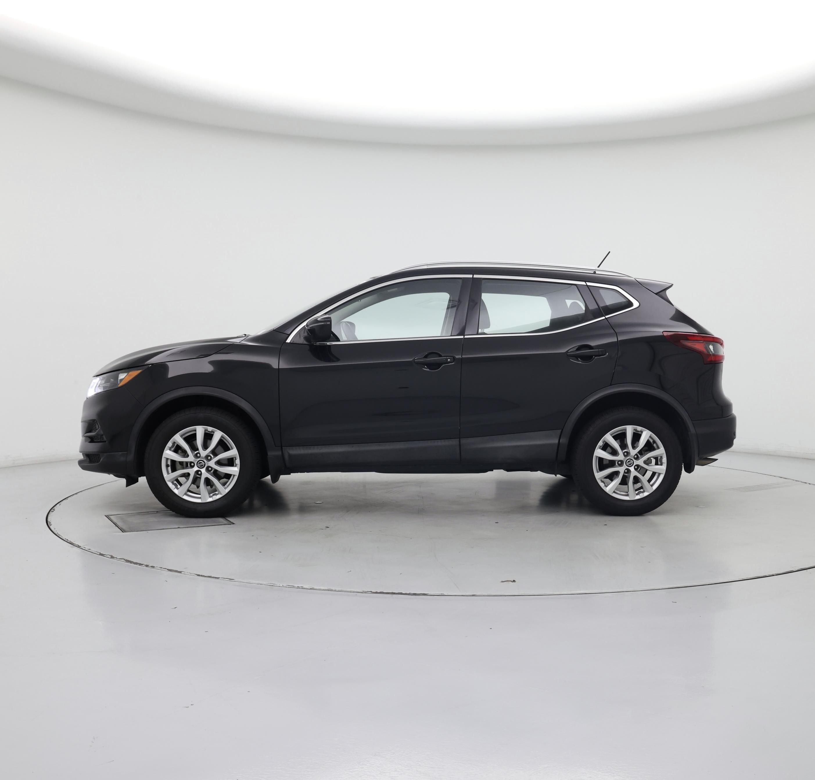Thumbnail: 2020 Nissan Rogue Sport - 3