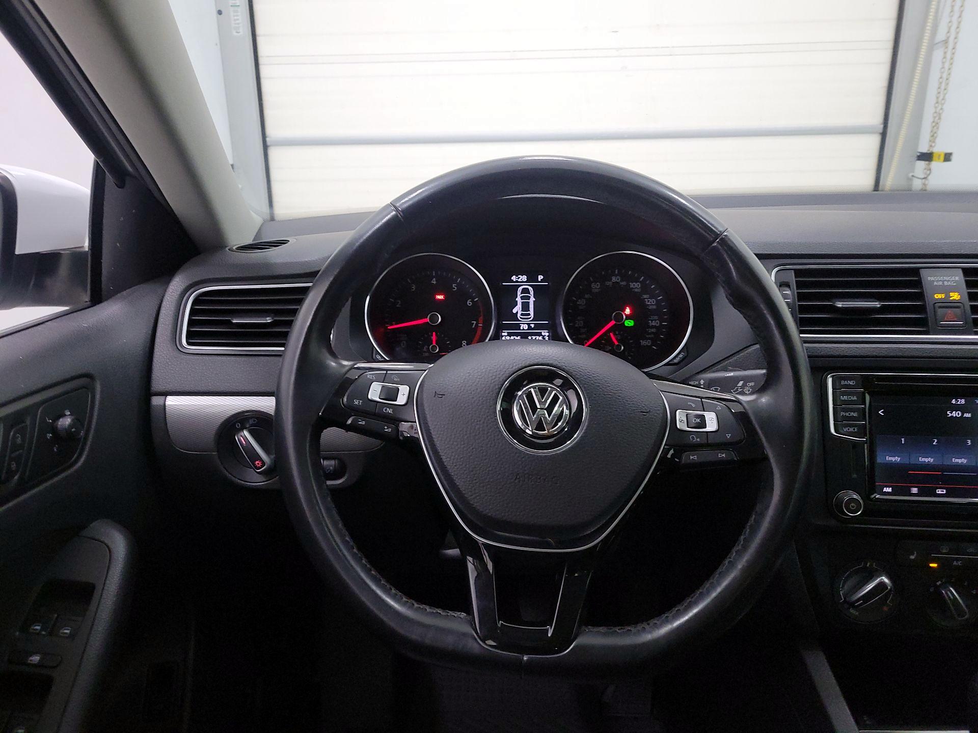 Thumbnail: 2017 Volkswagen Jetta - 10