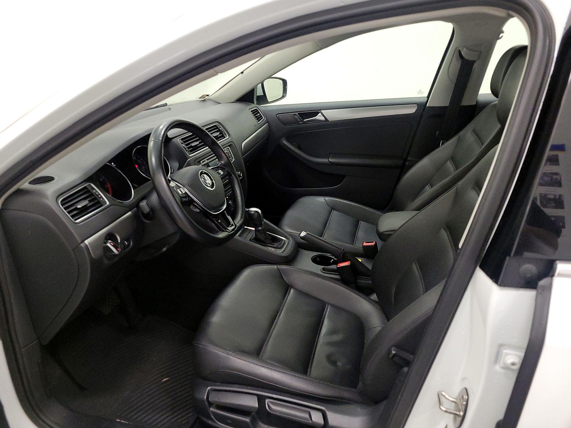 Thumbnail: 2017 Volkswagen Jetta - 11