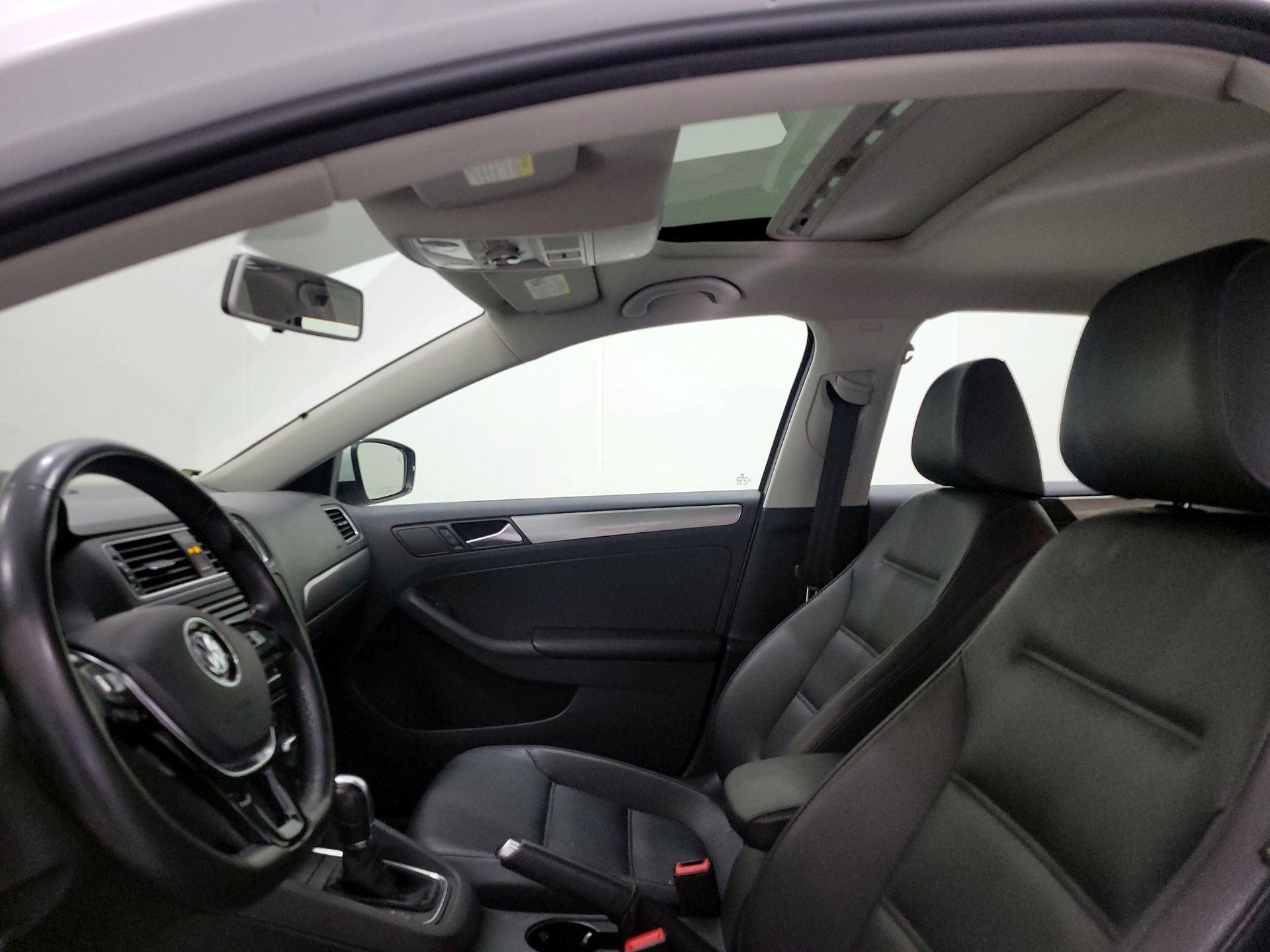 Thumbnail: 2017 Volkswagen Jetta - 19