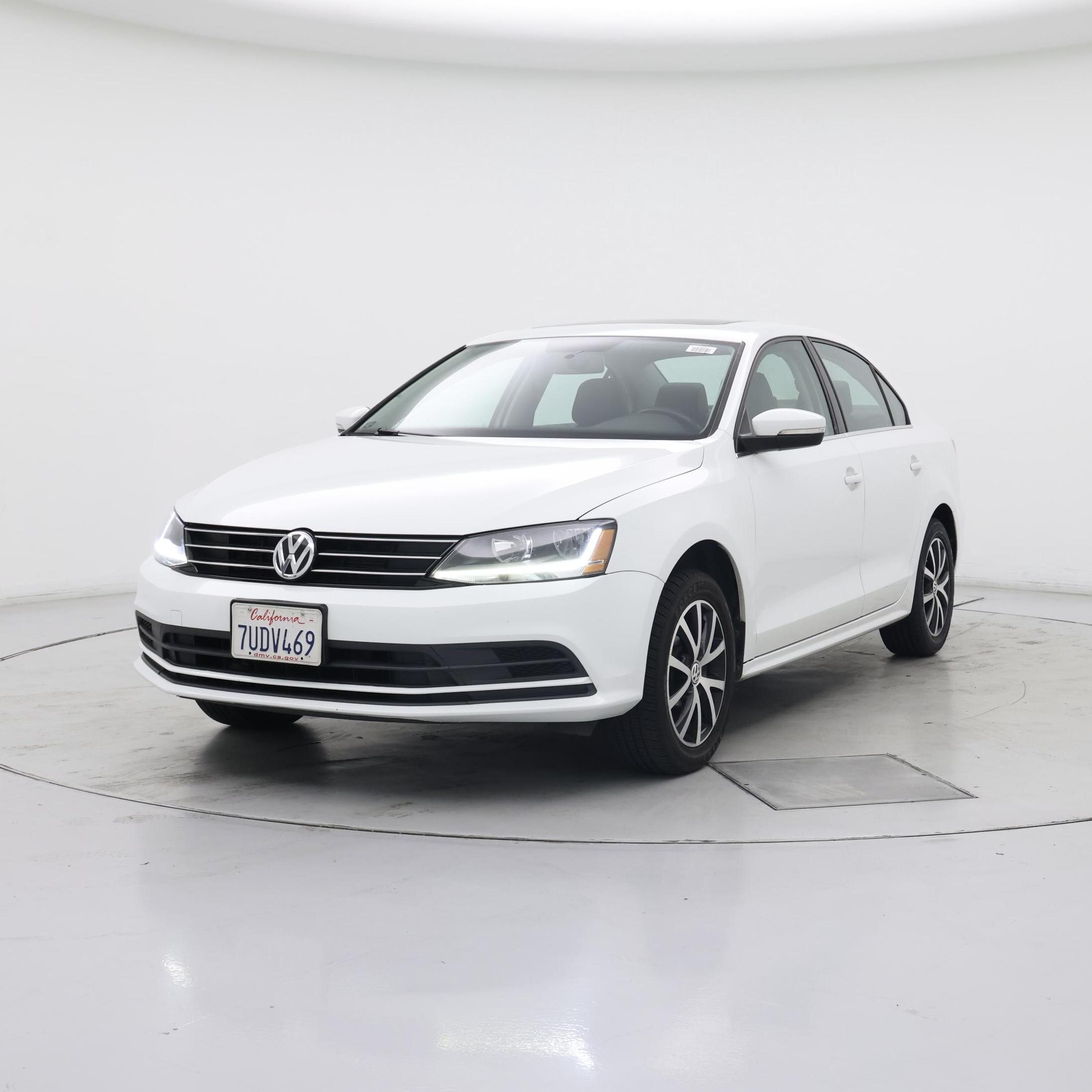 Thumbnail: 2017 Volkswagen Jetta - 4