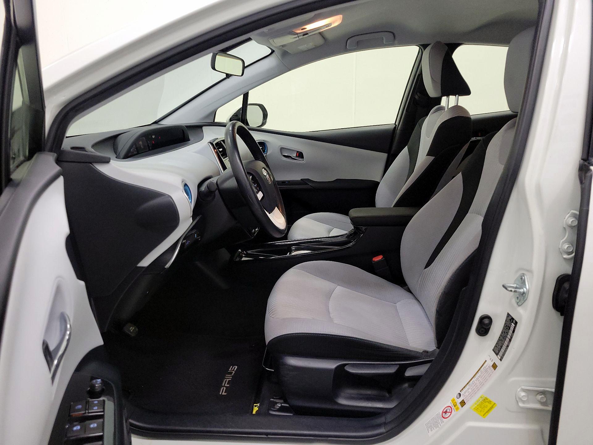 Thumbnail: 2016 Toyota Prius - 11