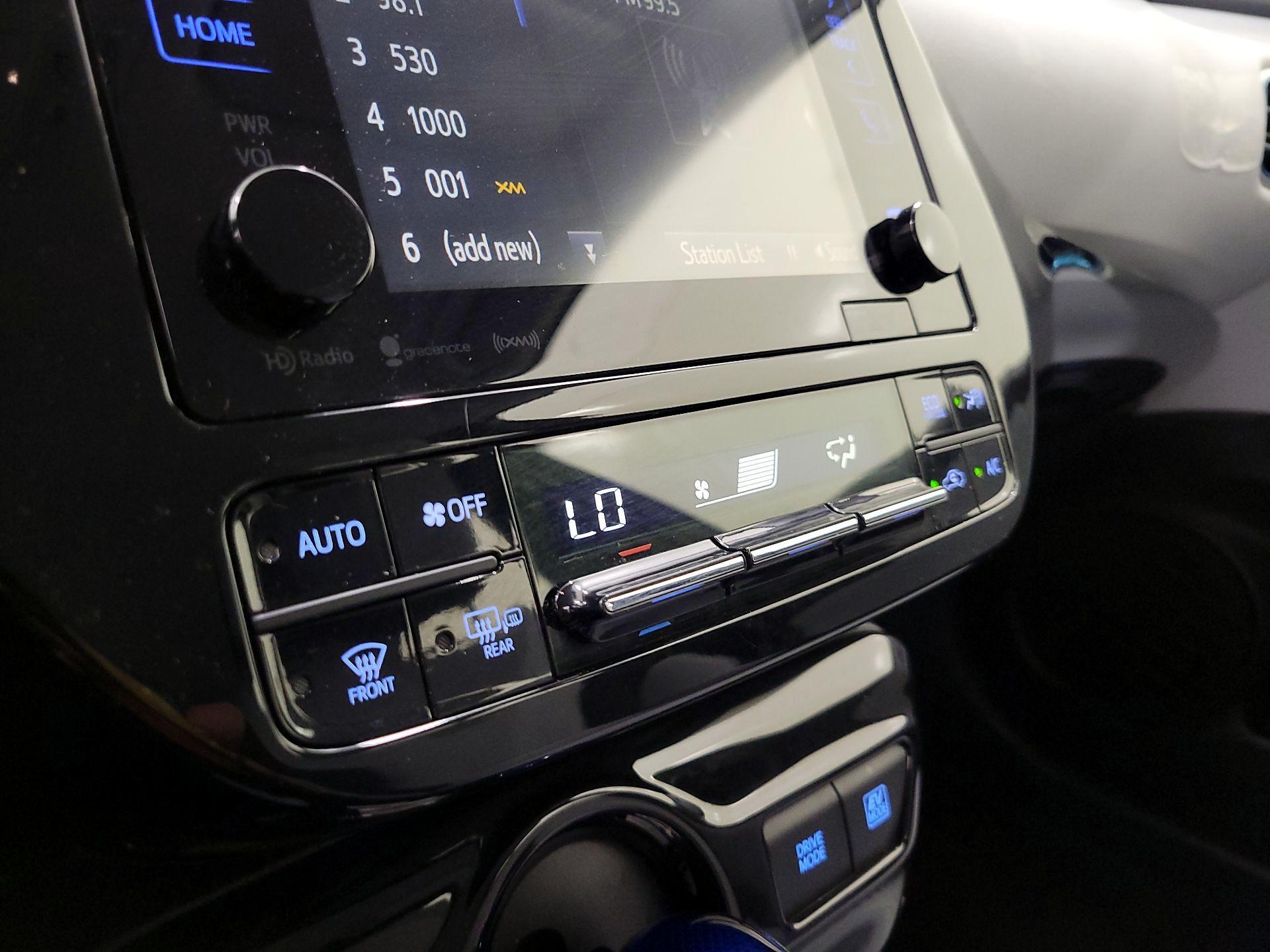 Thumbnail: 2016 Toyota Prius - 15