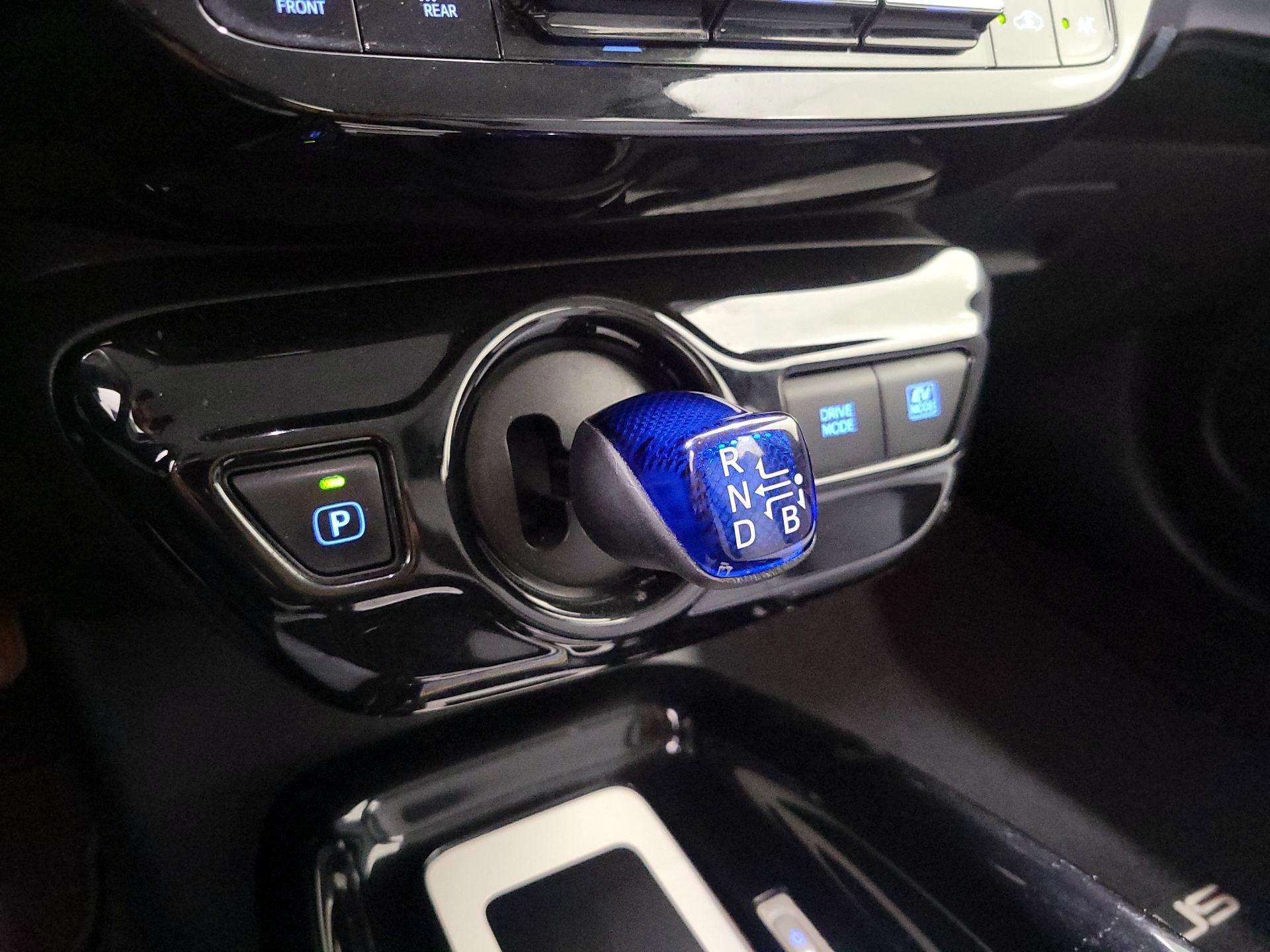 Thumbnail: 2016 Toyota Prius - 16