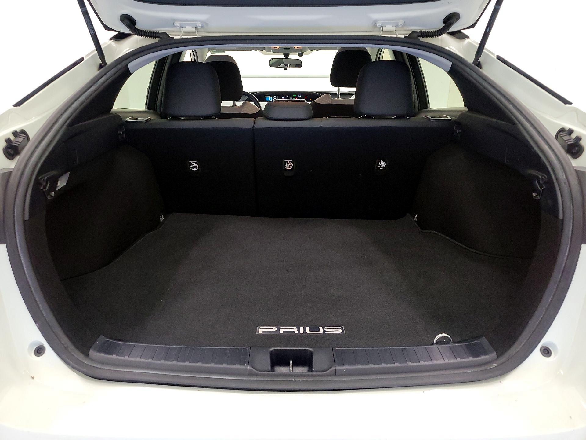 Thumbnail: 2016 Toyota Prius - 18