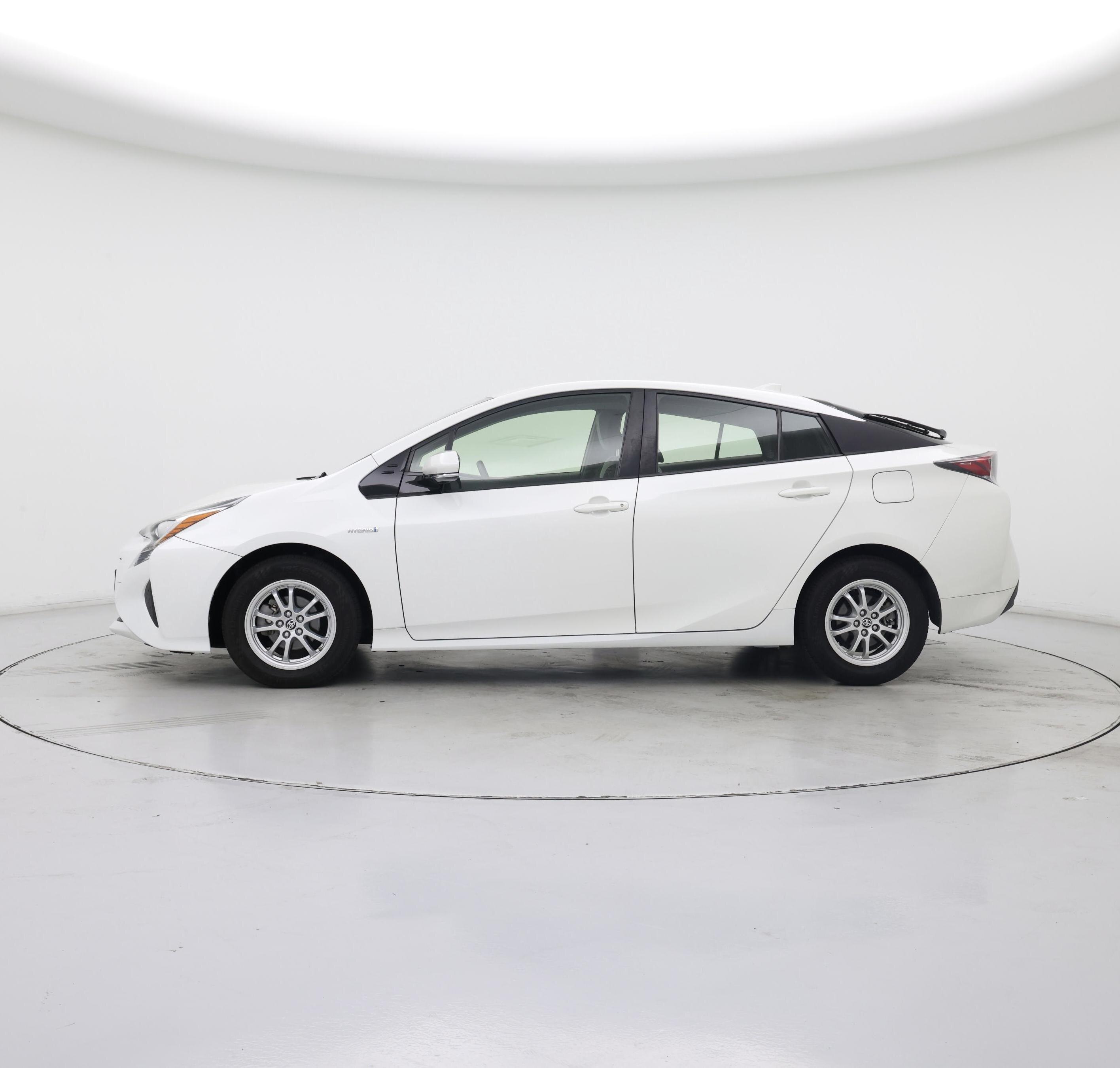 Thumbnail: 2016 Toyota Prius - 3