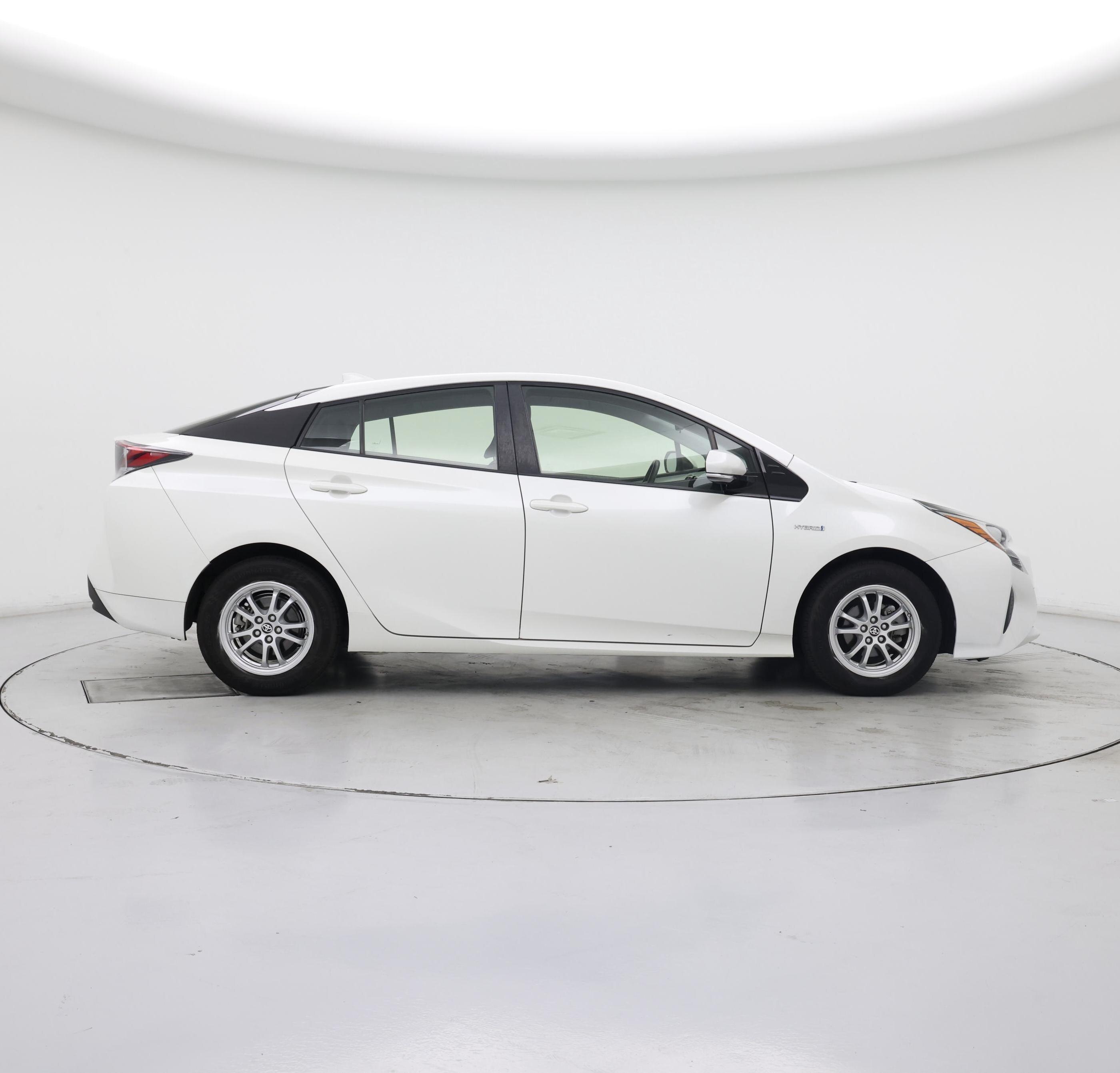 Thumbnail: 2016 Toyota Prius - 7