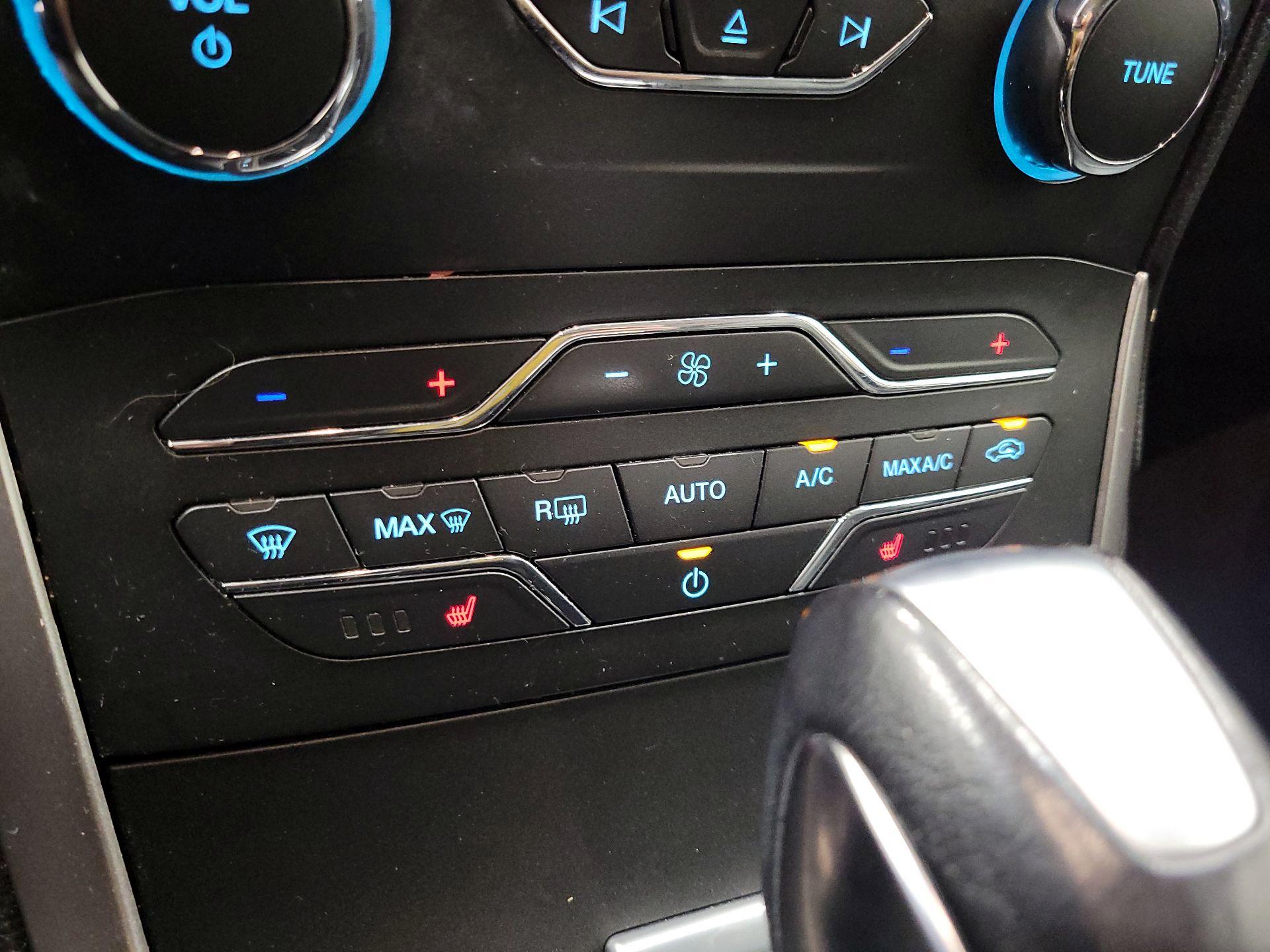 Thumbnail: 2018 Ford Edge - 17