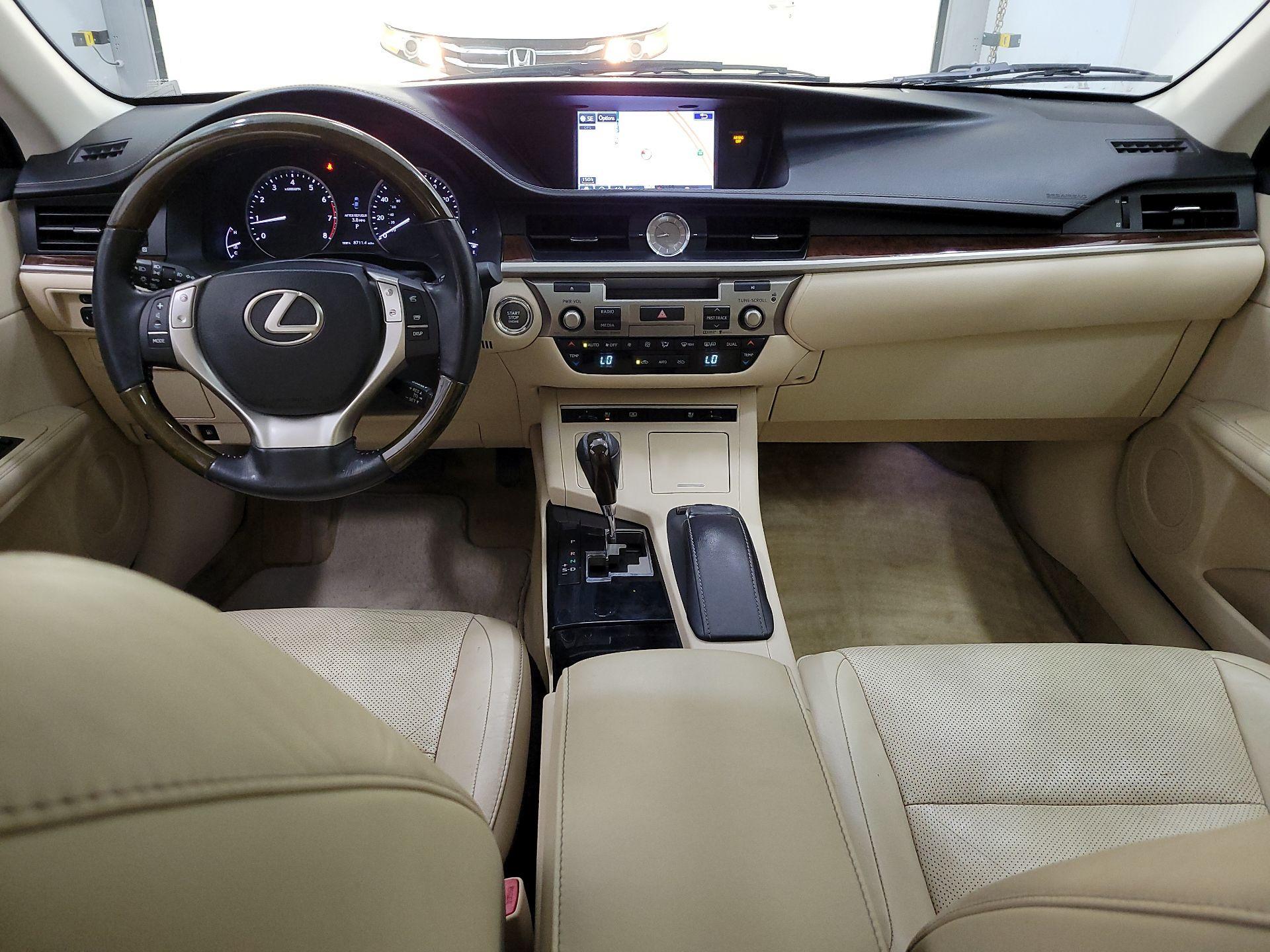 Thumbnail: 2015 Lexus ES - 9