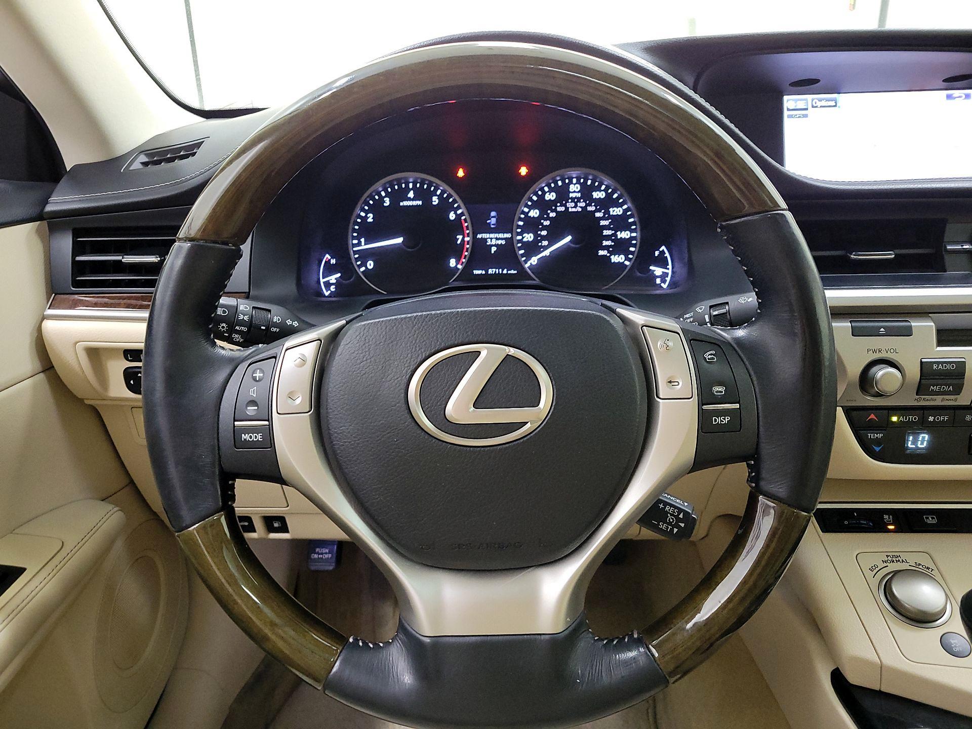 Thumbnail: 2015 Lexus ES - 10