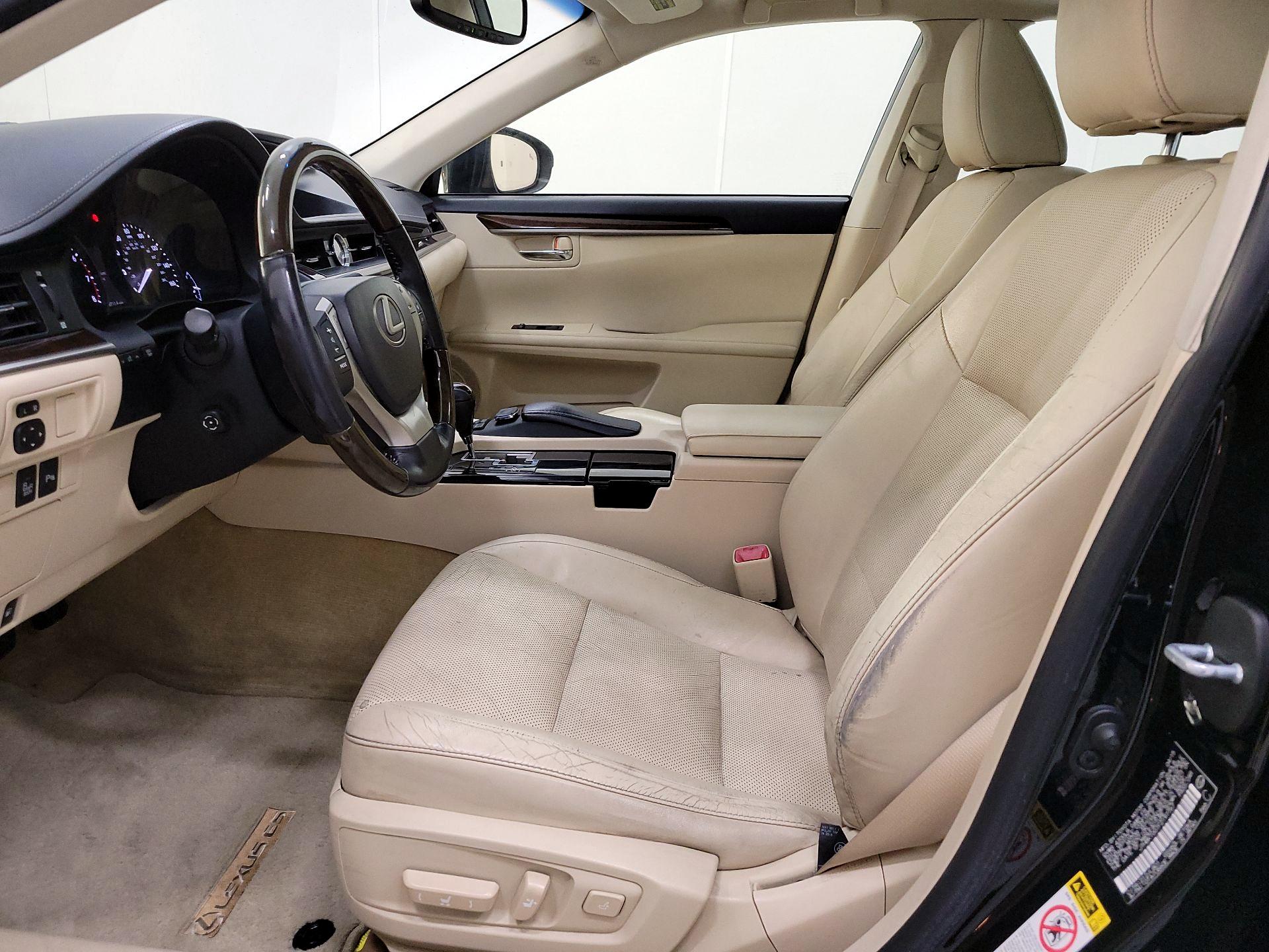 Thumbnail: 2015 Lexus ES - 11
