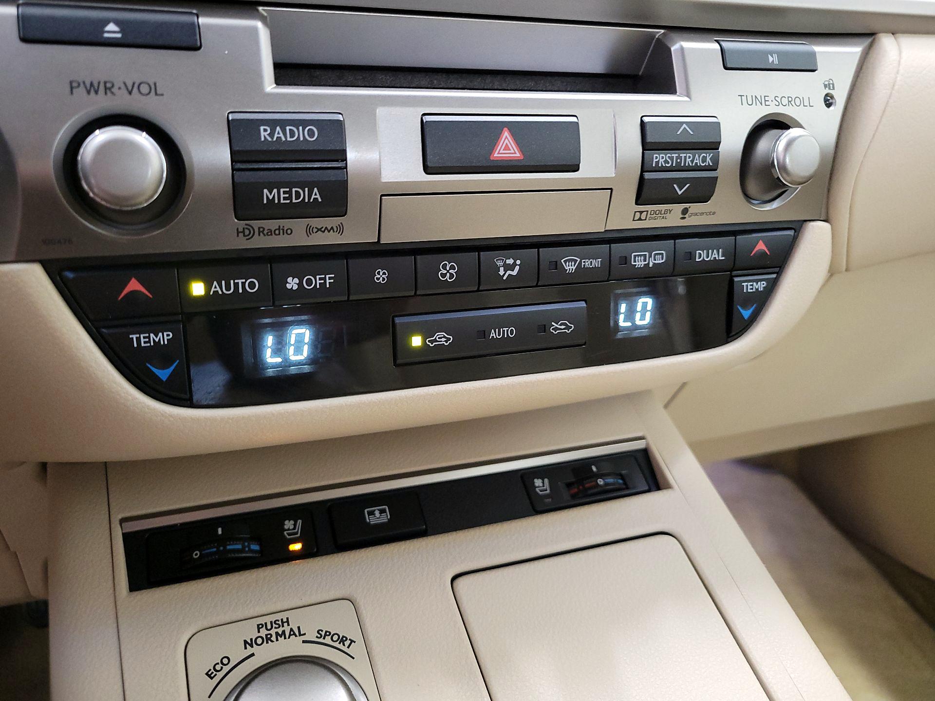 Thumbnail: 2015 Lexus ES - 17