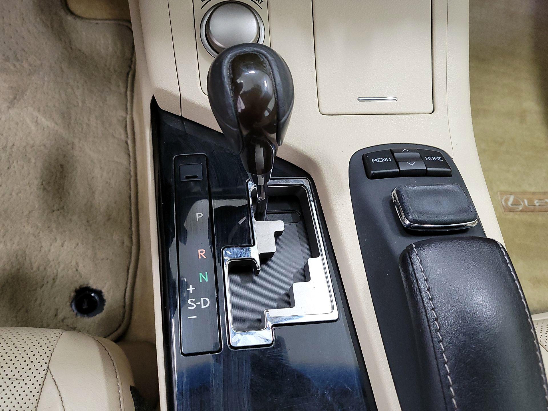 Thumbnail: 2015 Lexus ES - 18