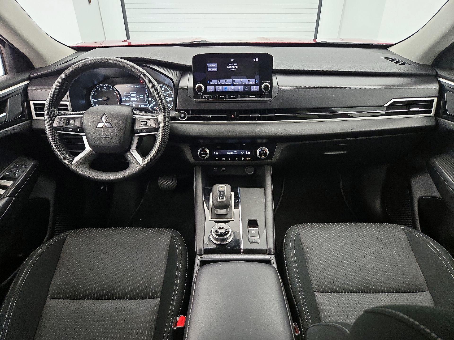 Thumbnail: 2023 Mitsubishi Outlander - 9