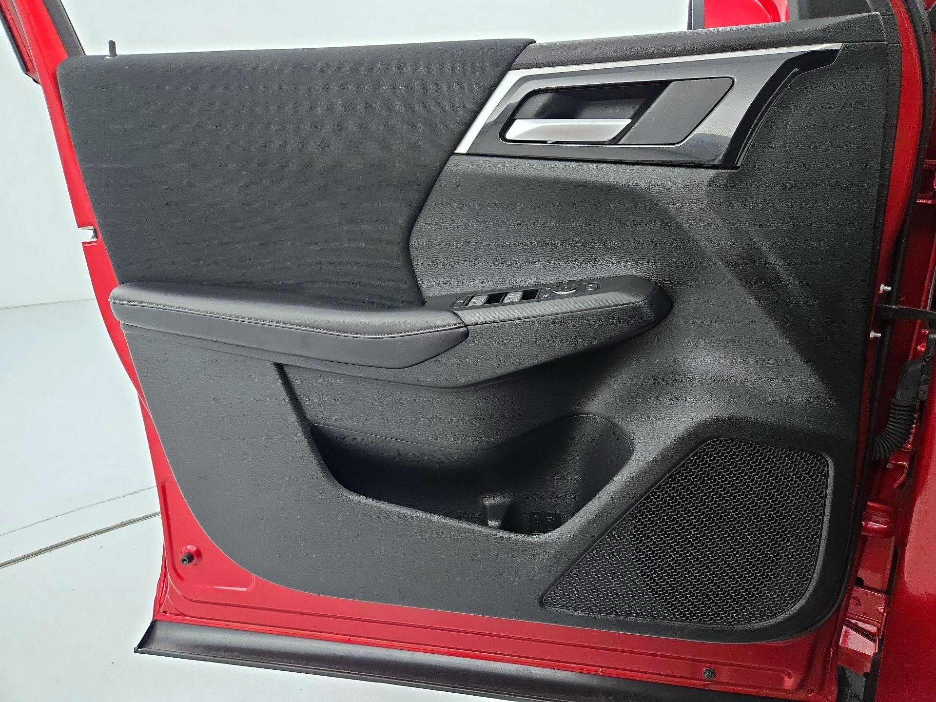 Thumbnail: 2023 Mitsubishi Outlander - 12