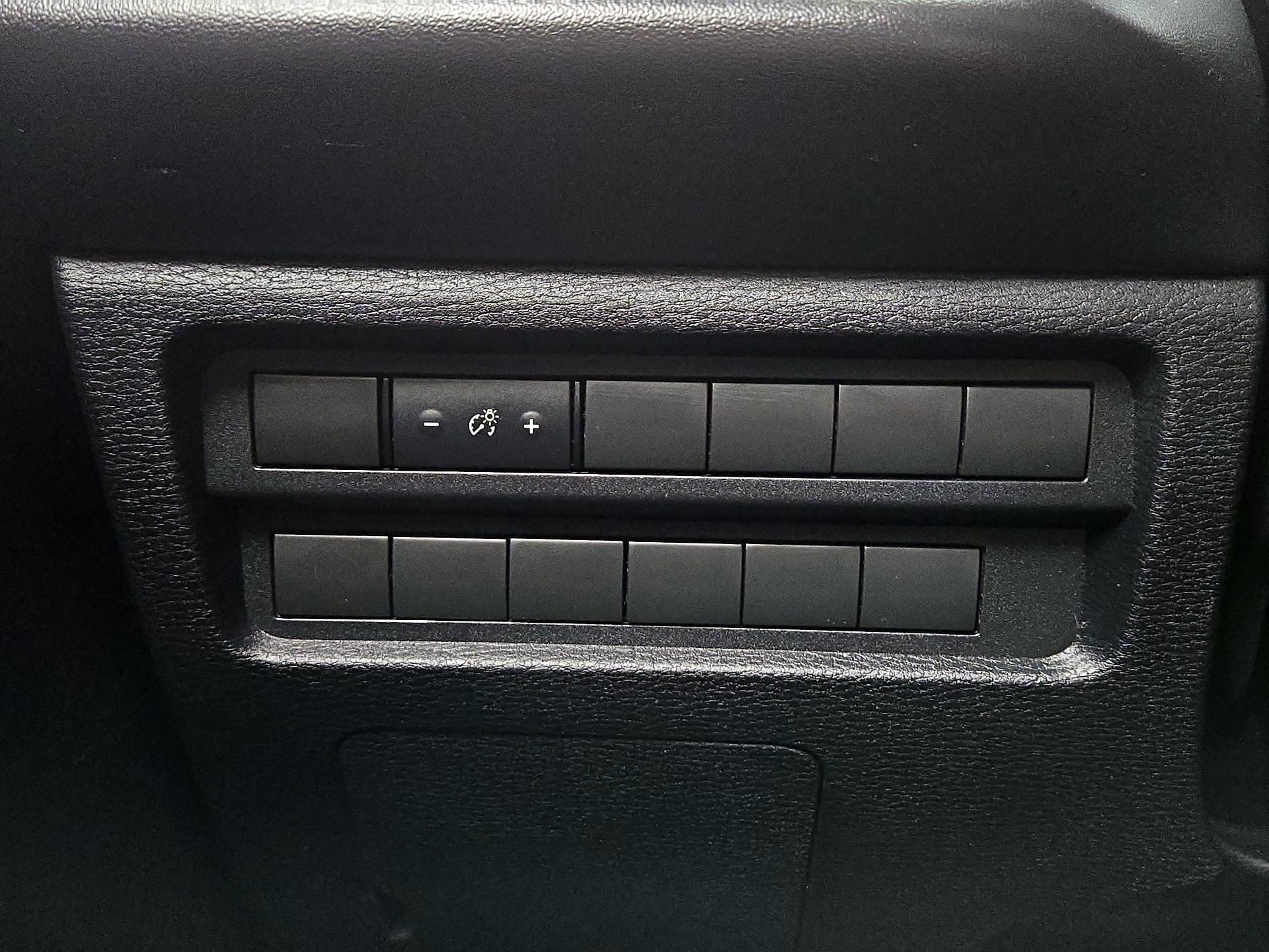 Thumbnail: 2023 Mitsubishi Outlander - 13