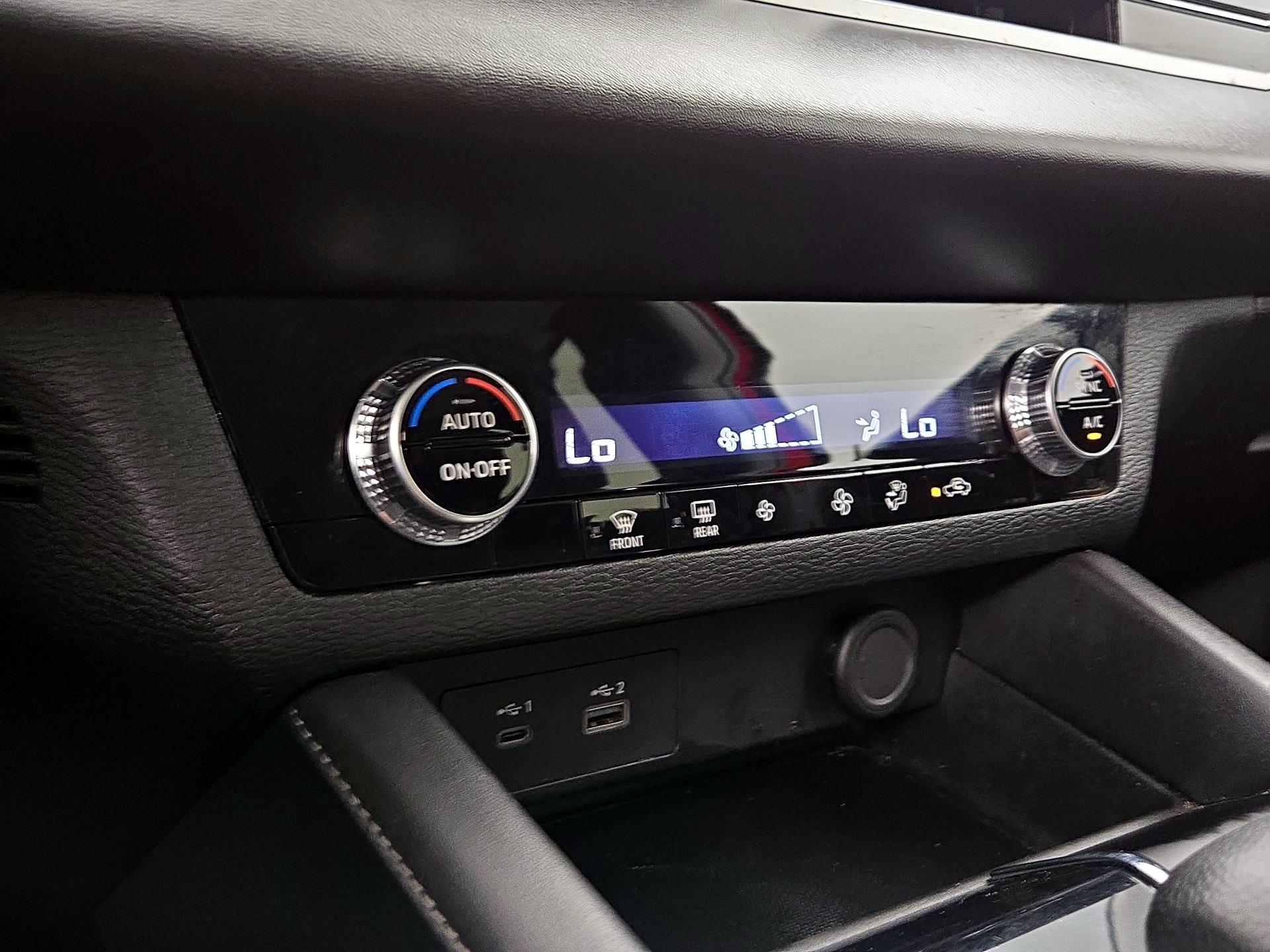 Thumbnail: 2023 Mitsubishi Outlander - 16