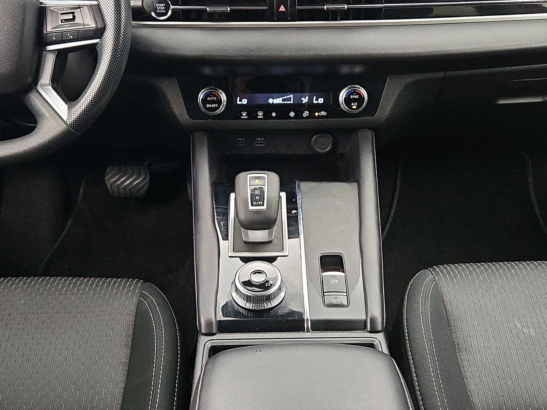 Thumbnail: 2023 Mitsubishi Outlander - 17