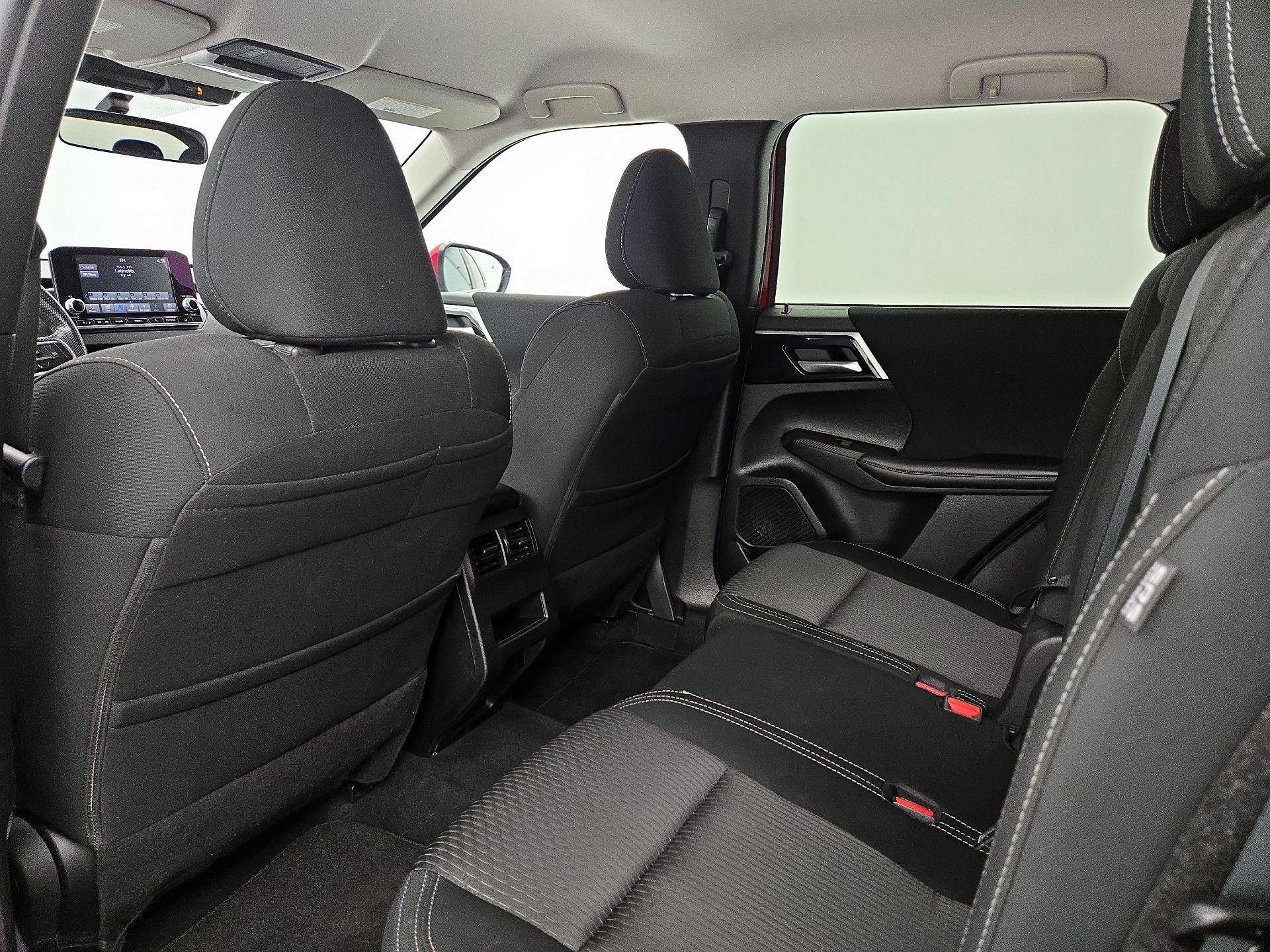 Thumbnail: 2023 Mitsubishi Outlander - 19