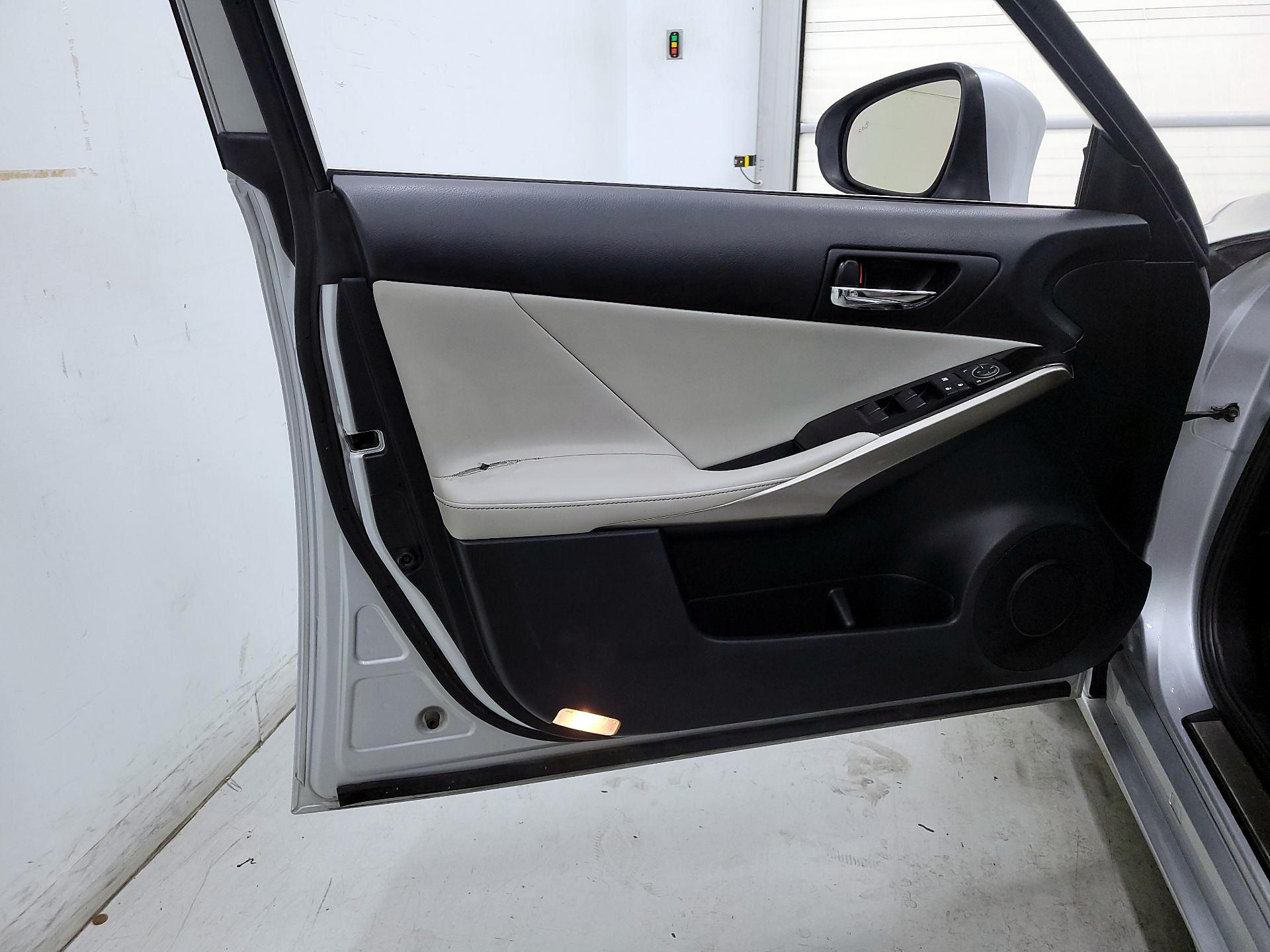 Thumbnail: 2014 Lexus IS - 12