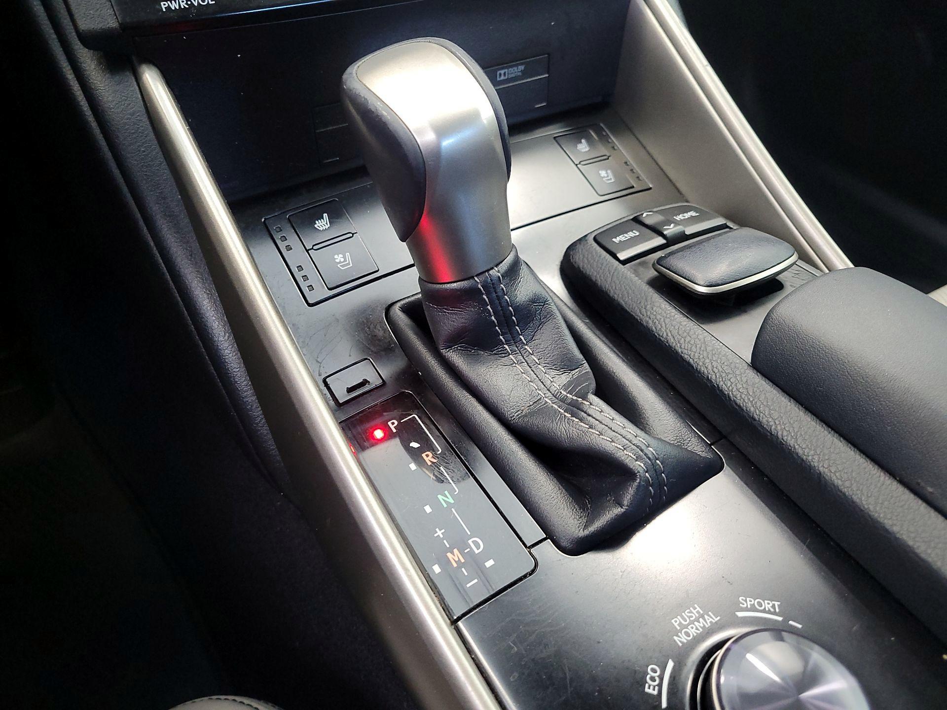 Thumbnail: 2014 Lexus IS - 18