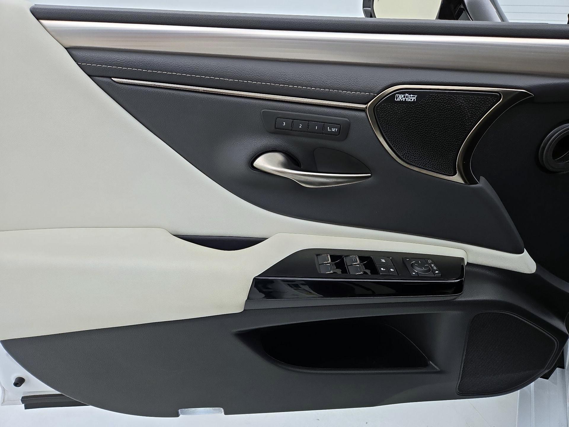 Thumbnail: 2022 Lexus ES - 12