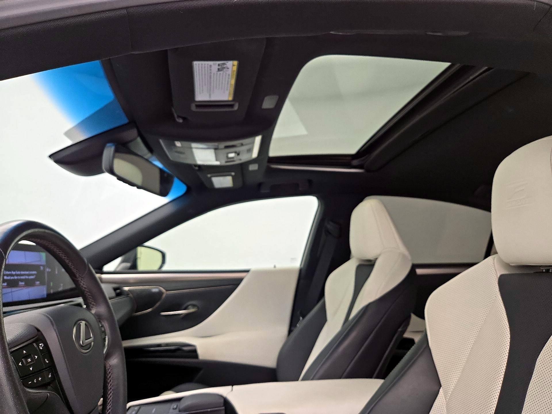 Thumbnail: 2022 Lexus ES - 20