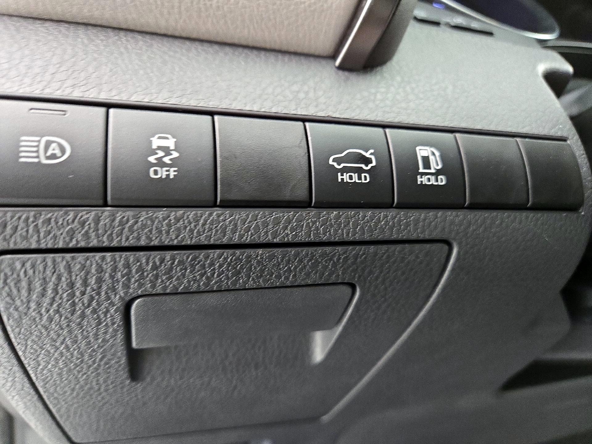 Thumbnail: 2019 Toyota Camry - 13