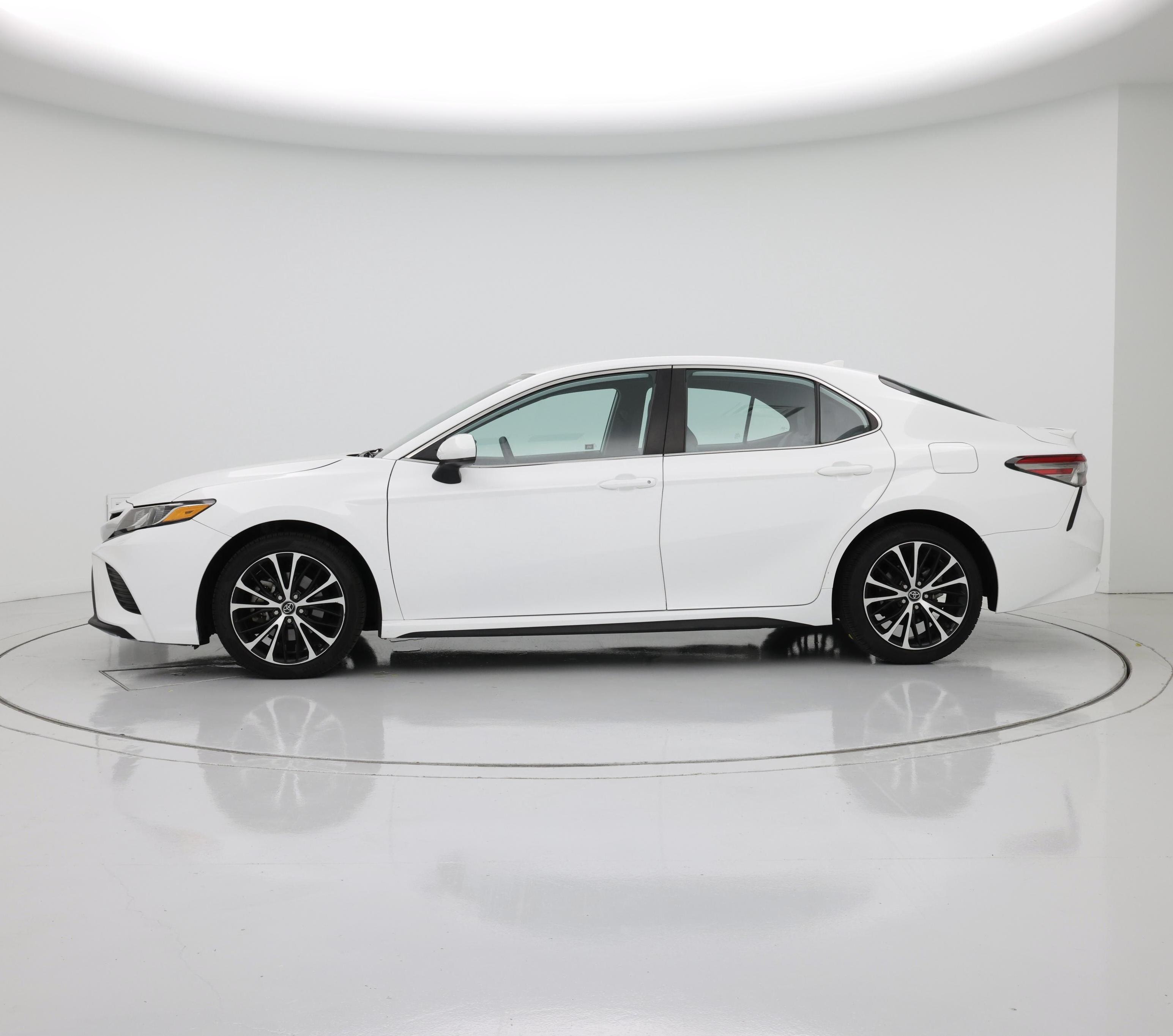 Thumbnail: 2019 Toyota Camry - 3