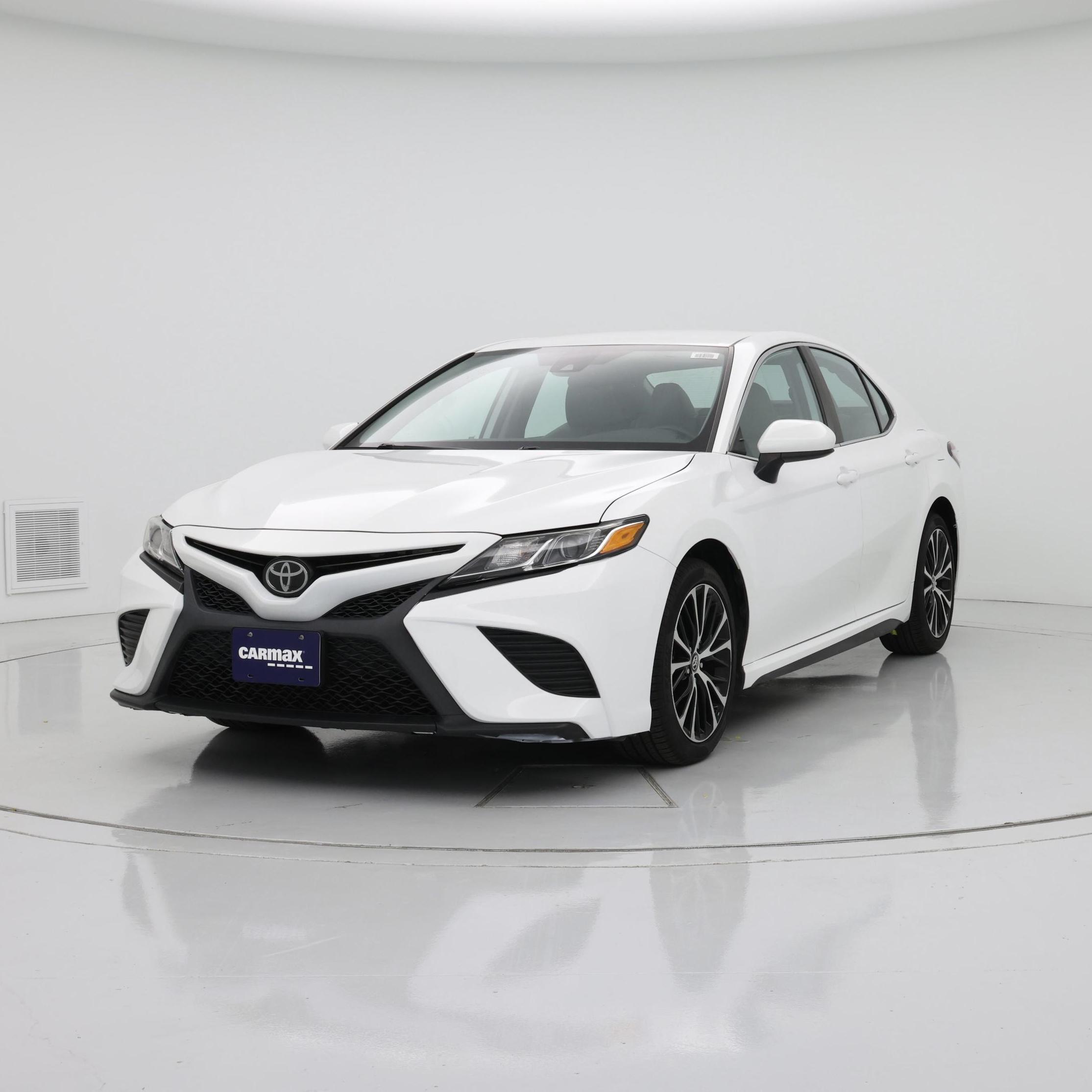 Thumbnail: 2019 Toyota Camry - 4