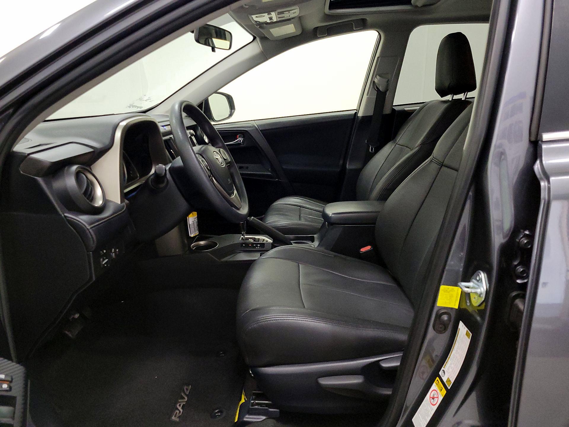 Thumbnail: 2015 Toyota RAV4 - 11
