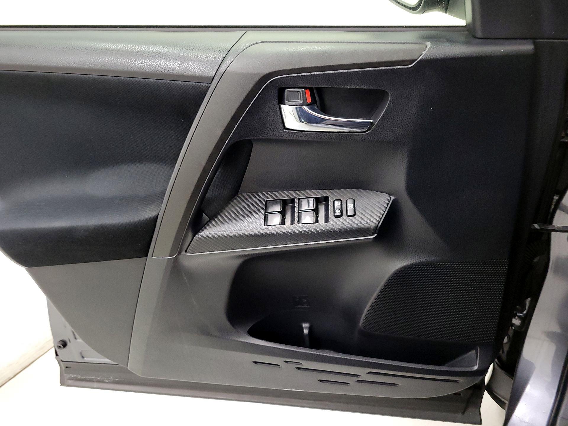 Thumbnail: 2015 Toyota RAV4 - 12