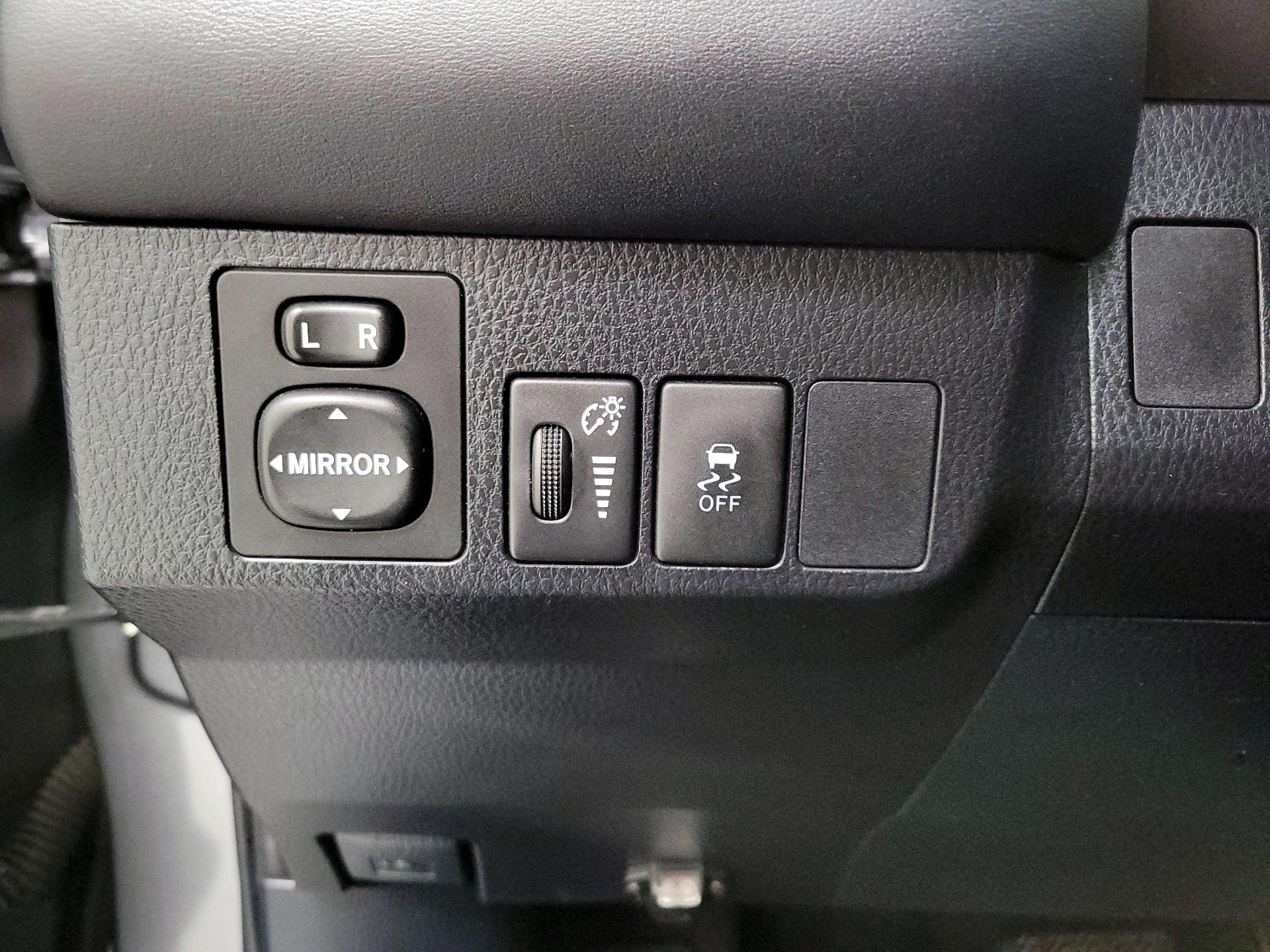 Thumbnail: 2015 Toyota RAV4 - 13