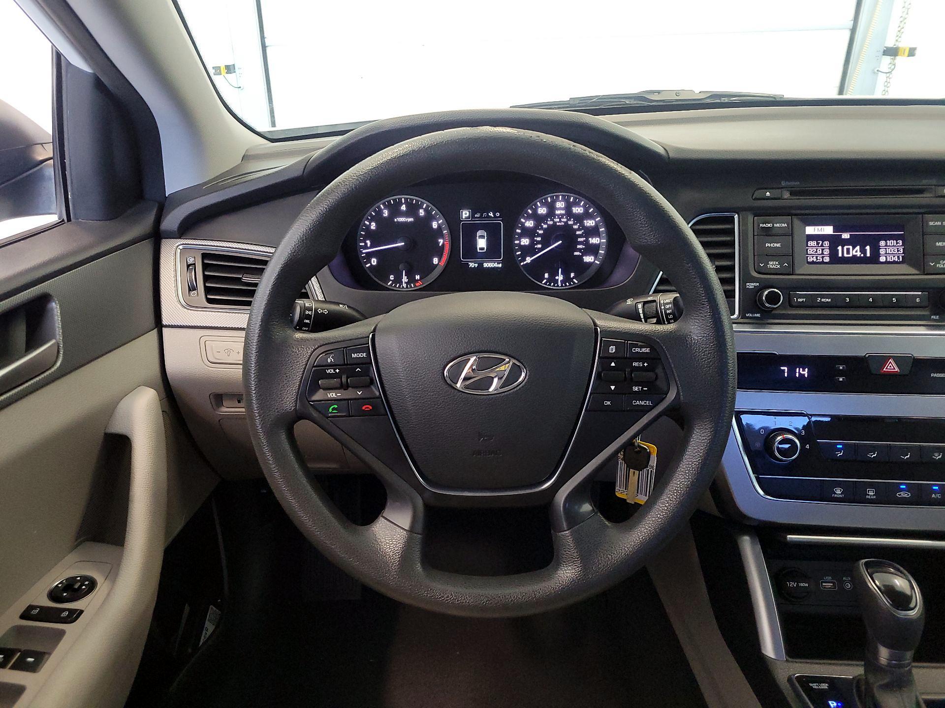 Thumbnail: 2016 Hyundai Sonata - 10