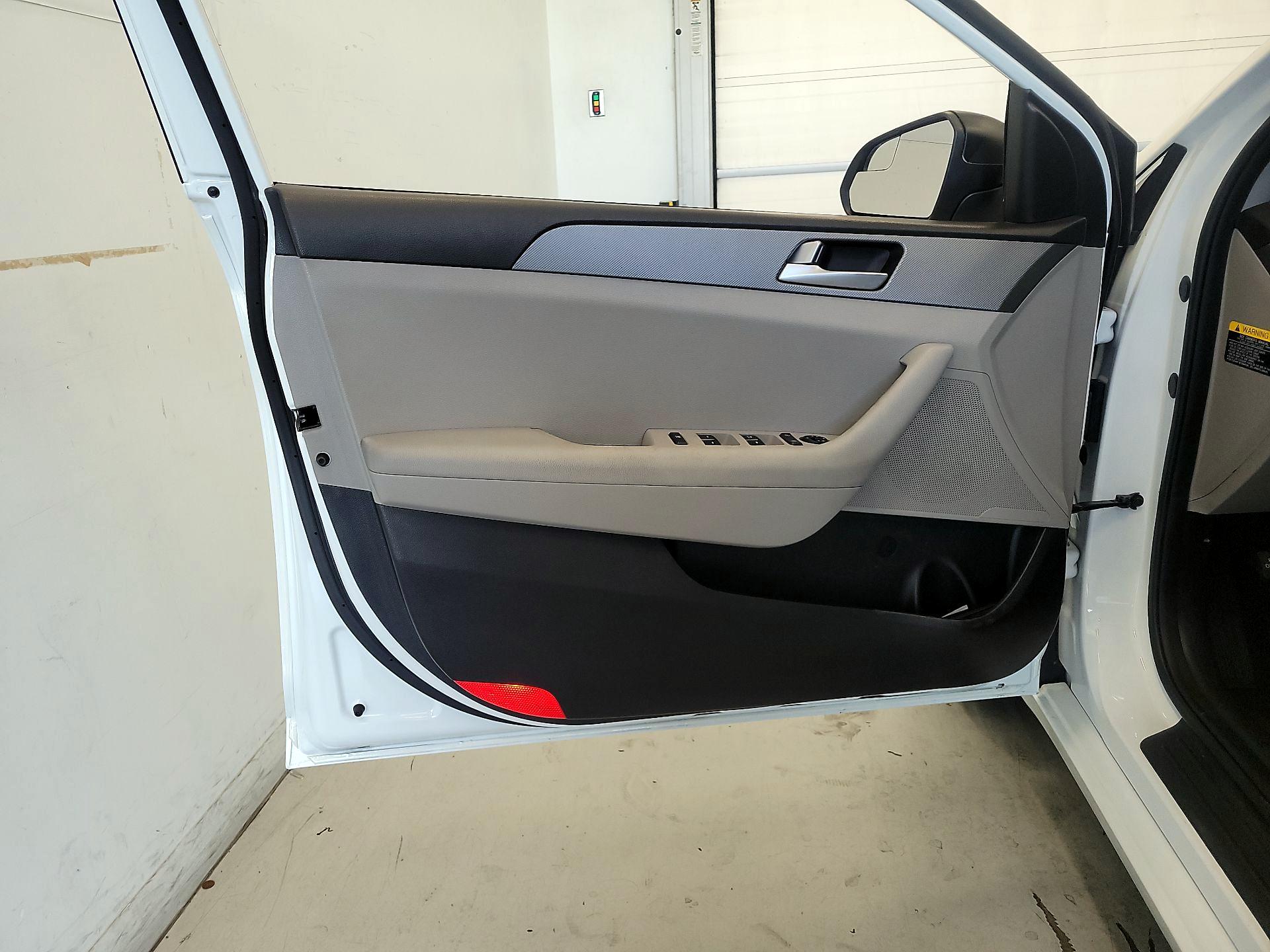 Thumbnail: 2016 Hyundai Sonata - 12