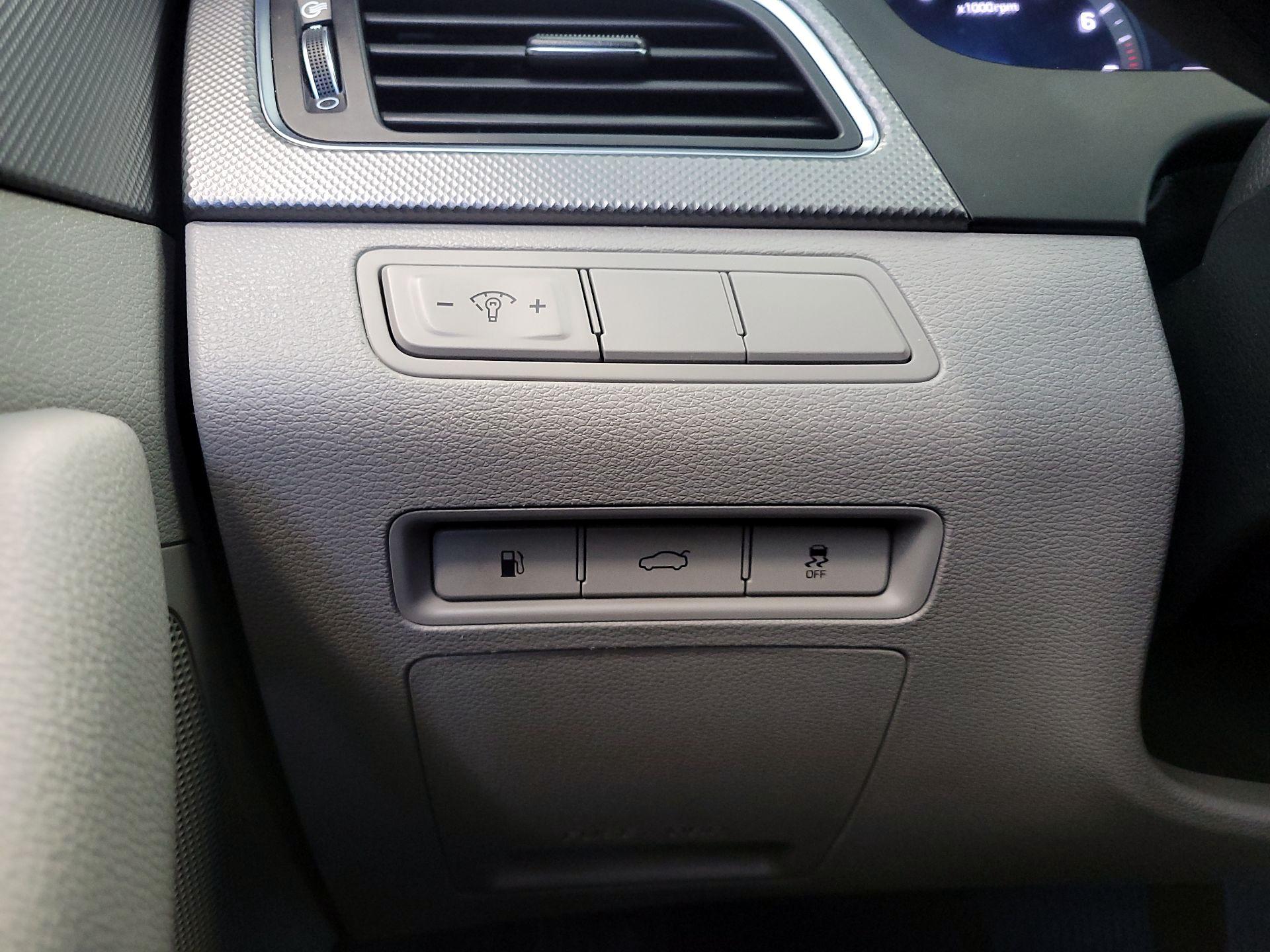 Thumbnail: 2016 Hyundai Sonata - 13